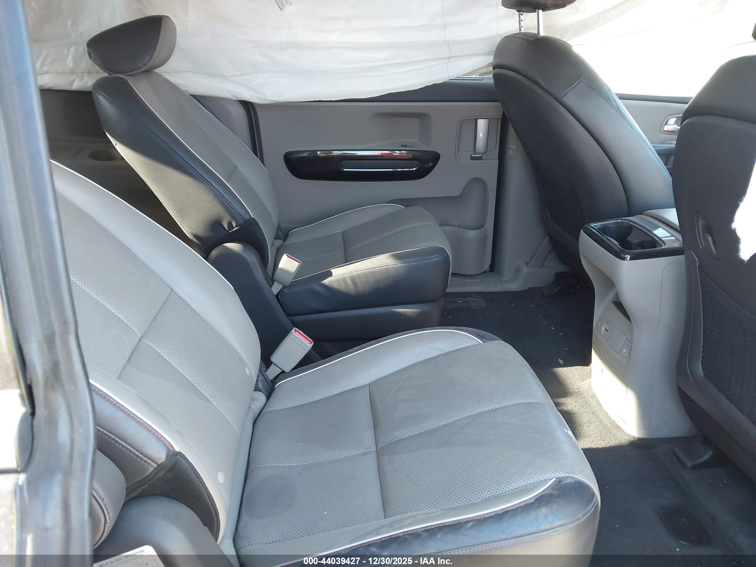 KIA SEDONA image 8