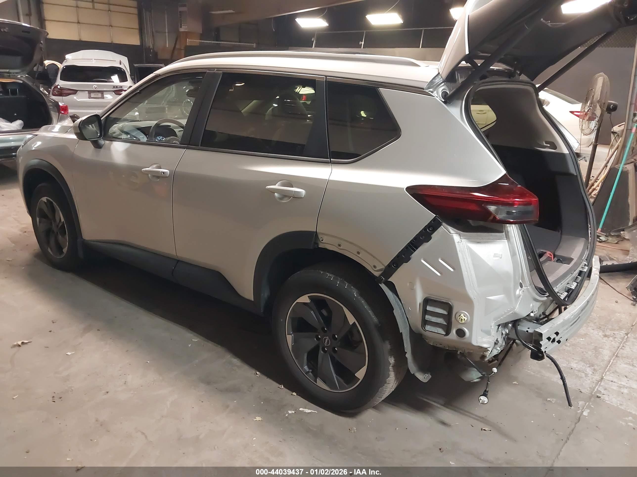 NISSAN ROGUE image 3