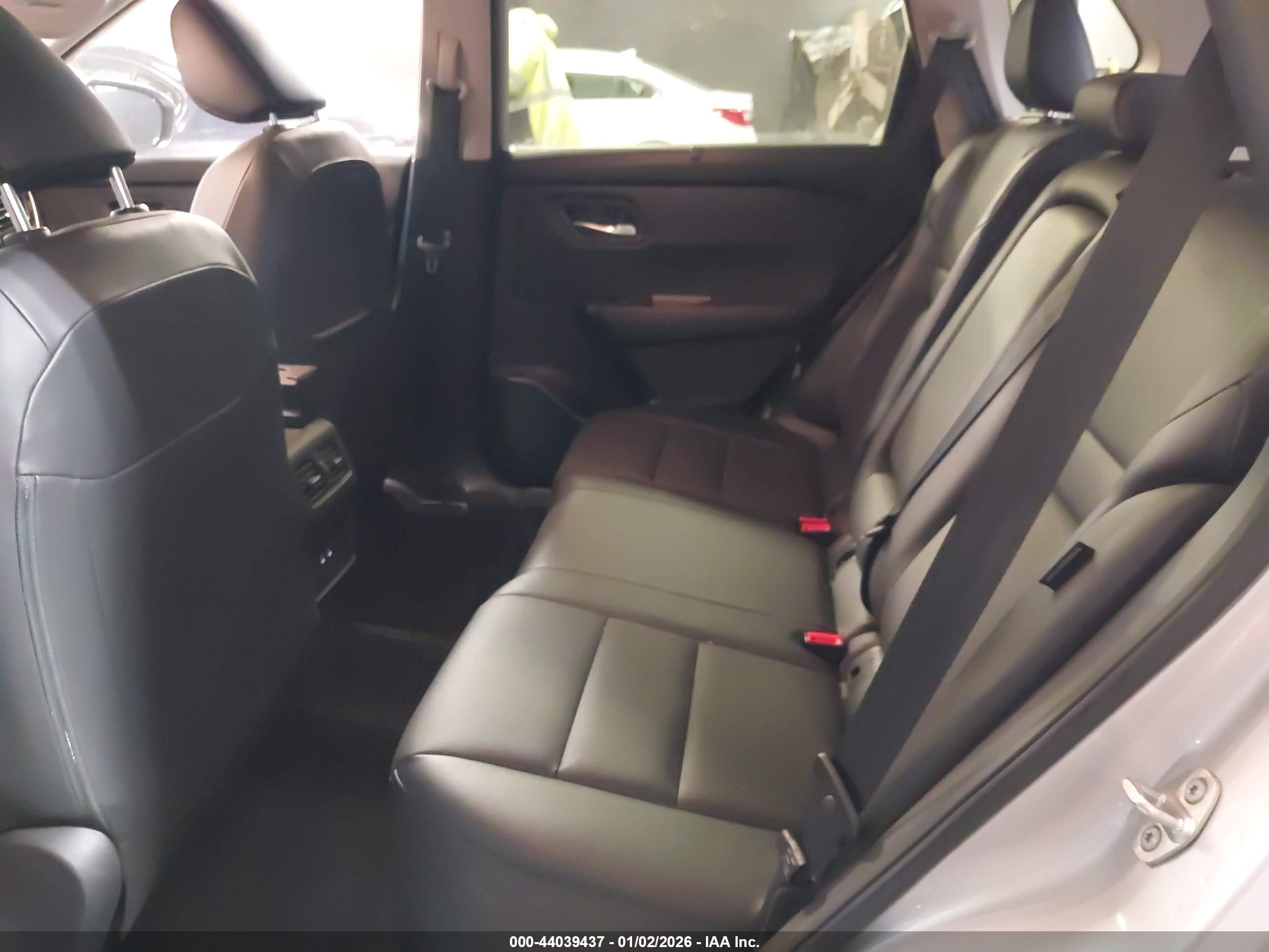 NISSAN ROGUE image 8