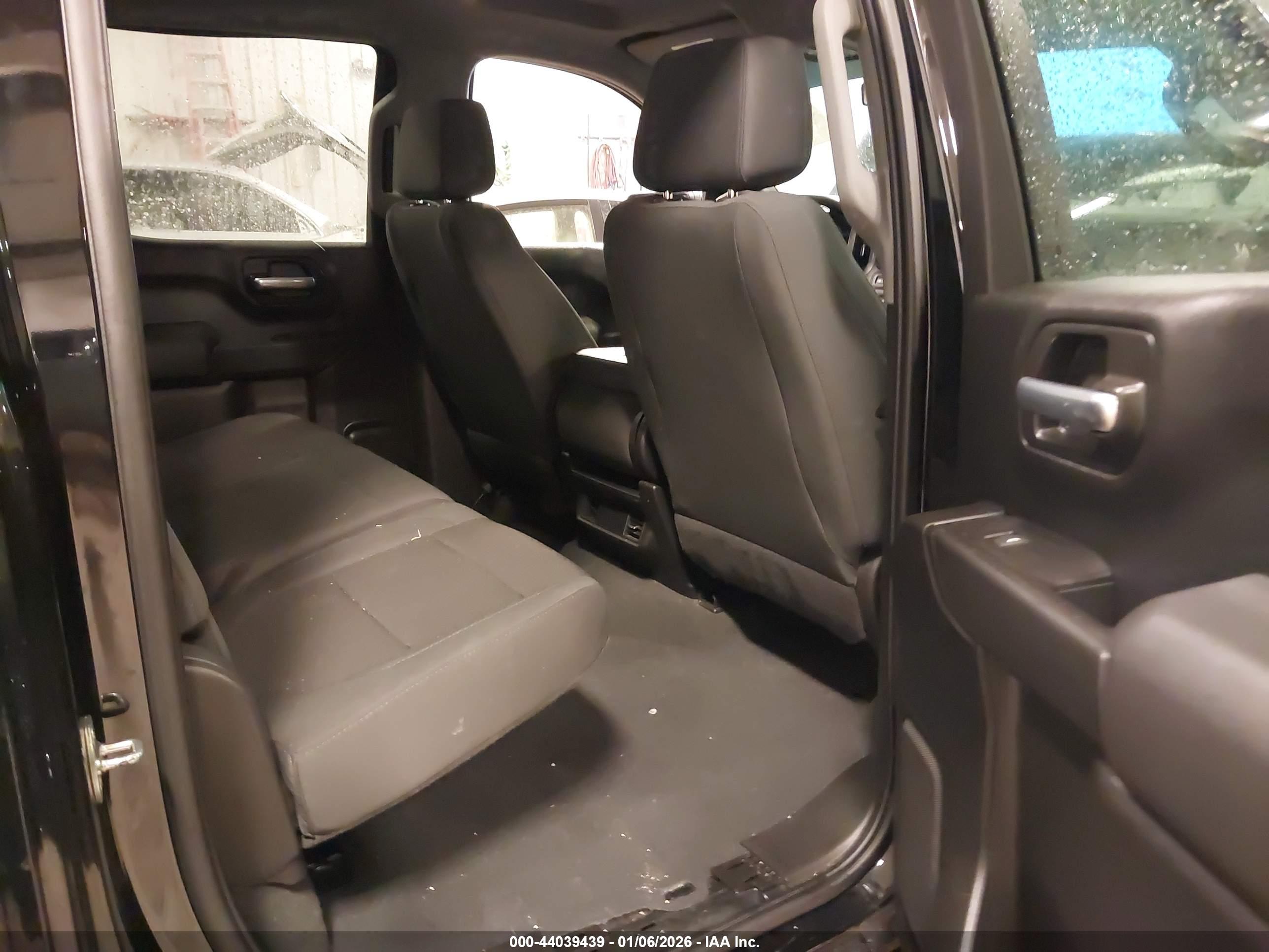 CHEVROLET SILVERADO image 8