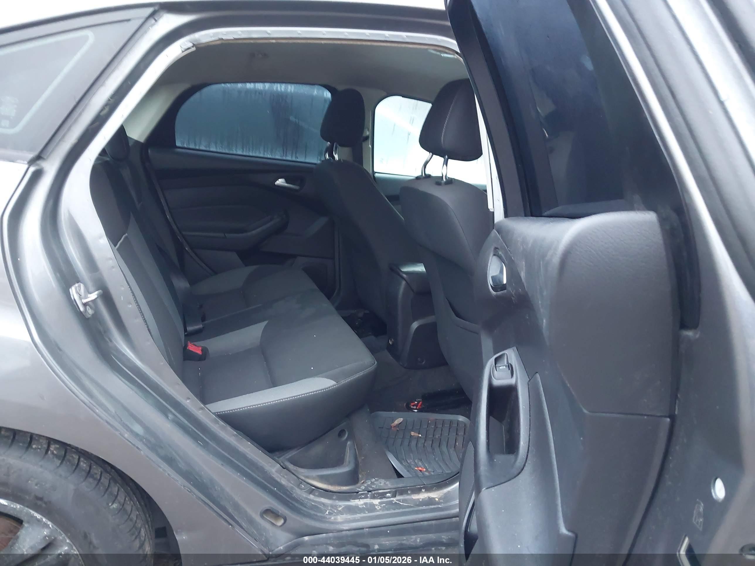 FORD FOCUS image 8