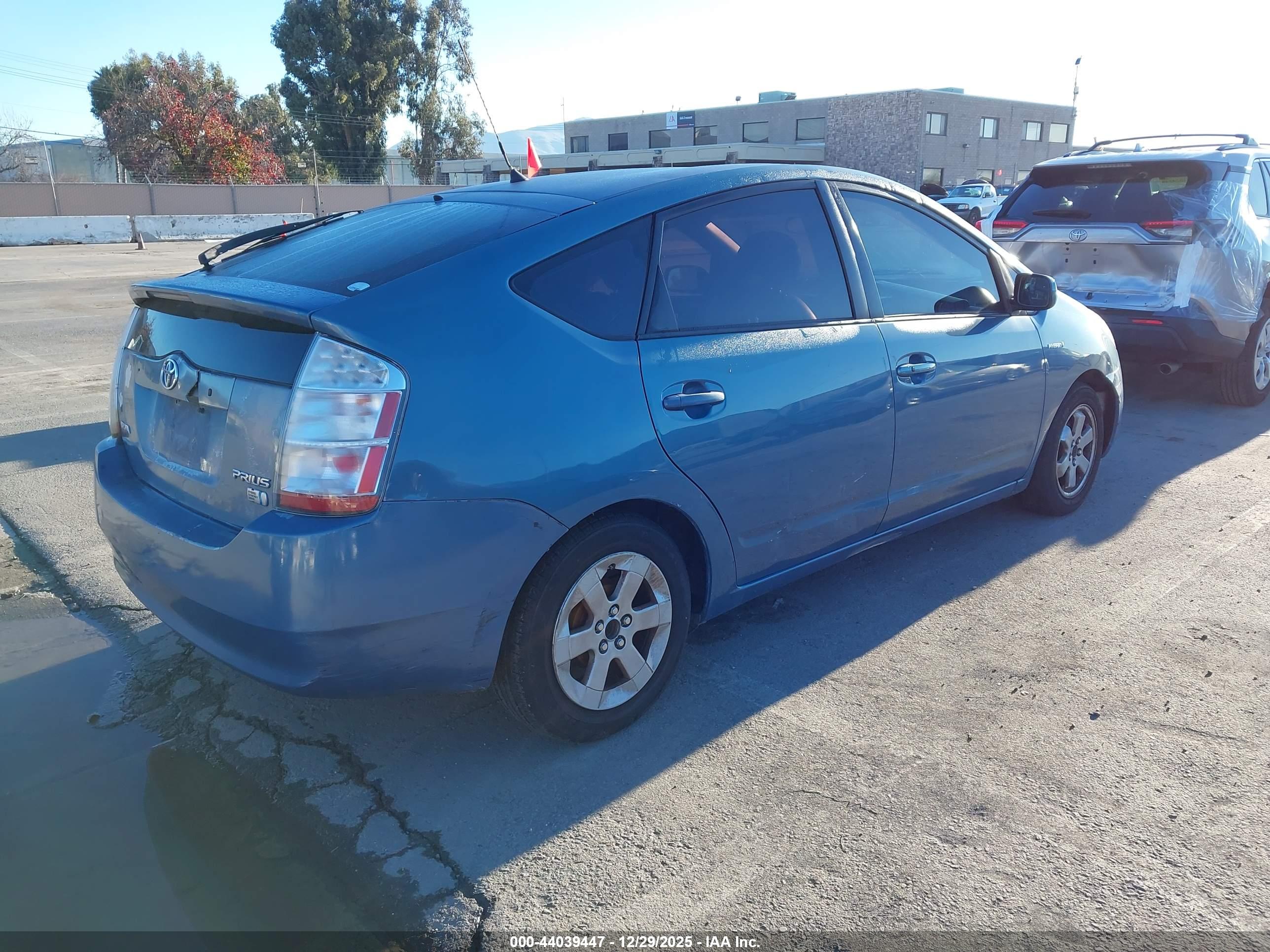 TOYOTA PRIUS image 4