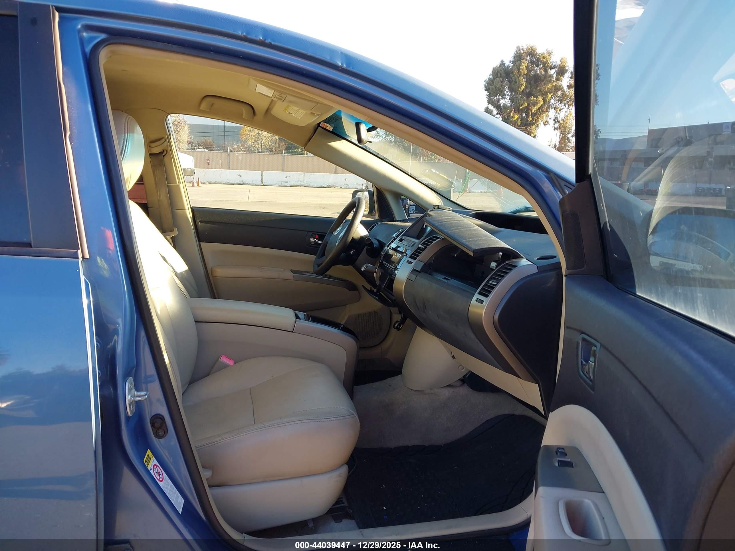 TOYOTA PRIUS image 5