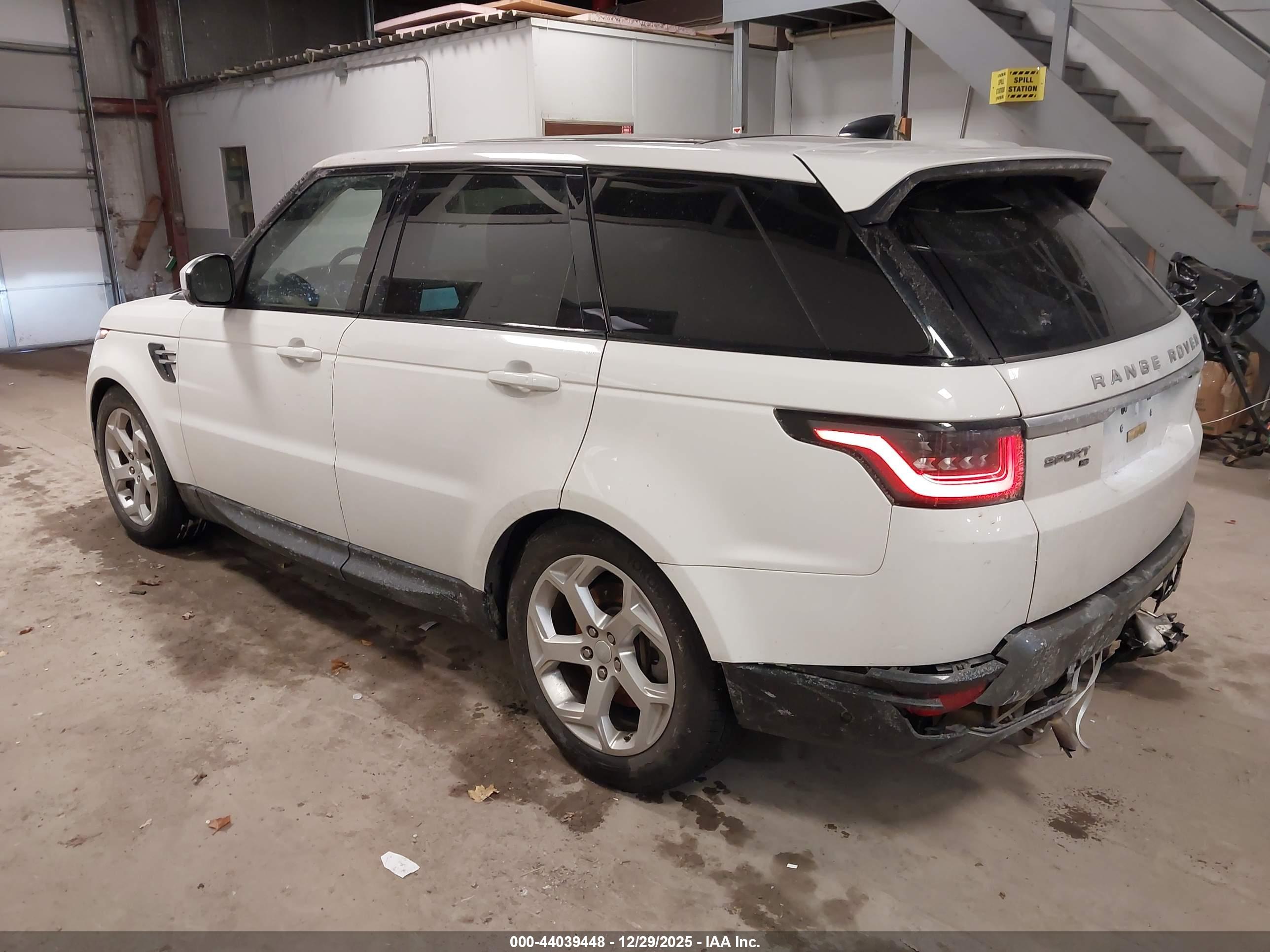 LAND ROVER image 3