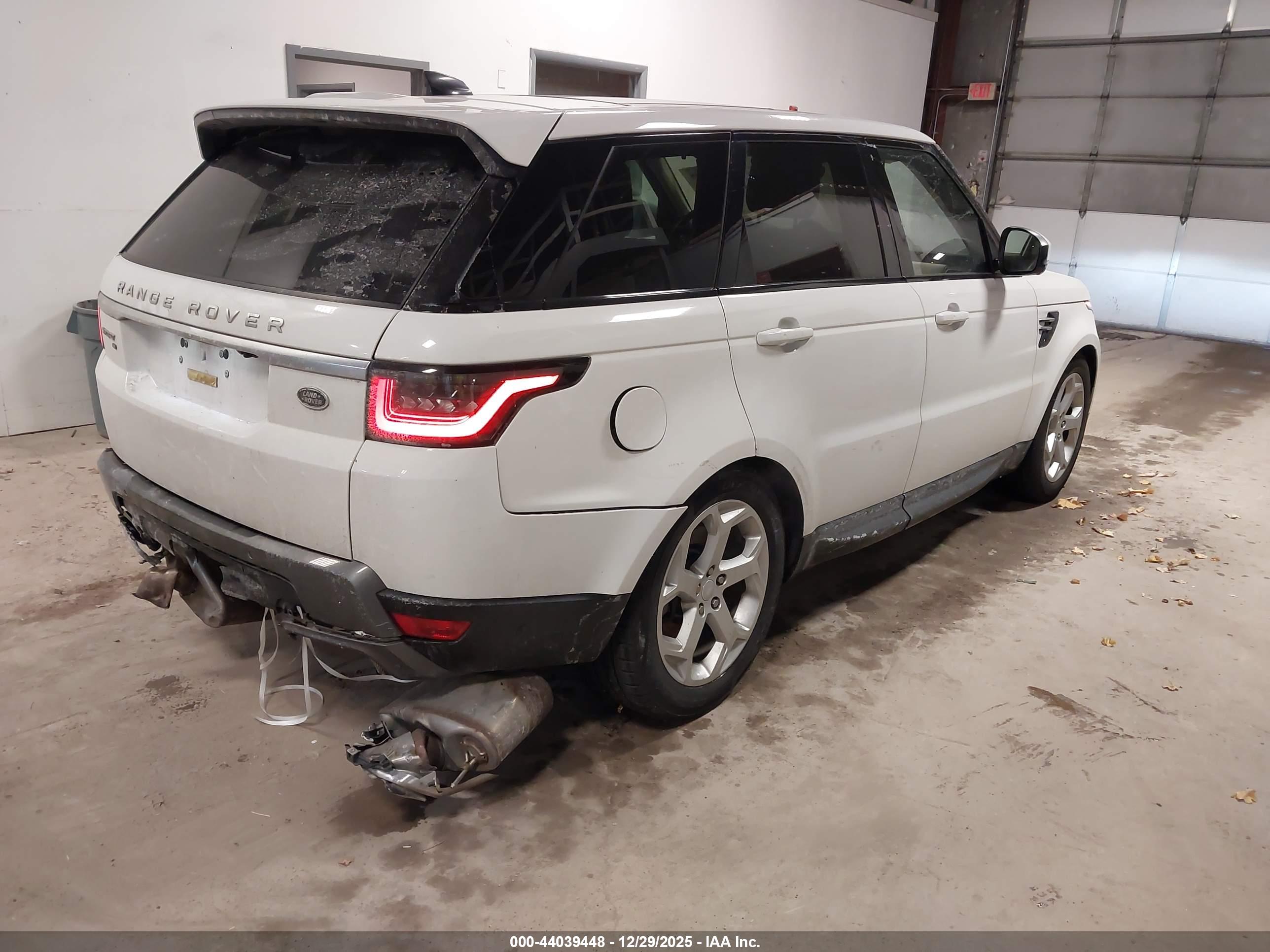LAND ROVER image 4