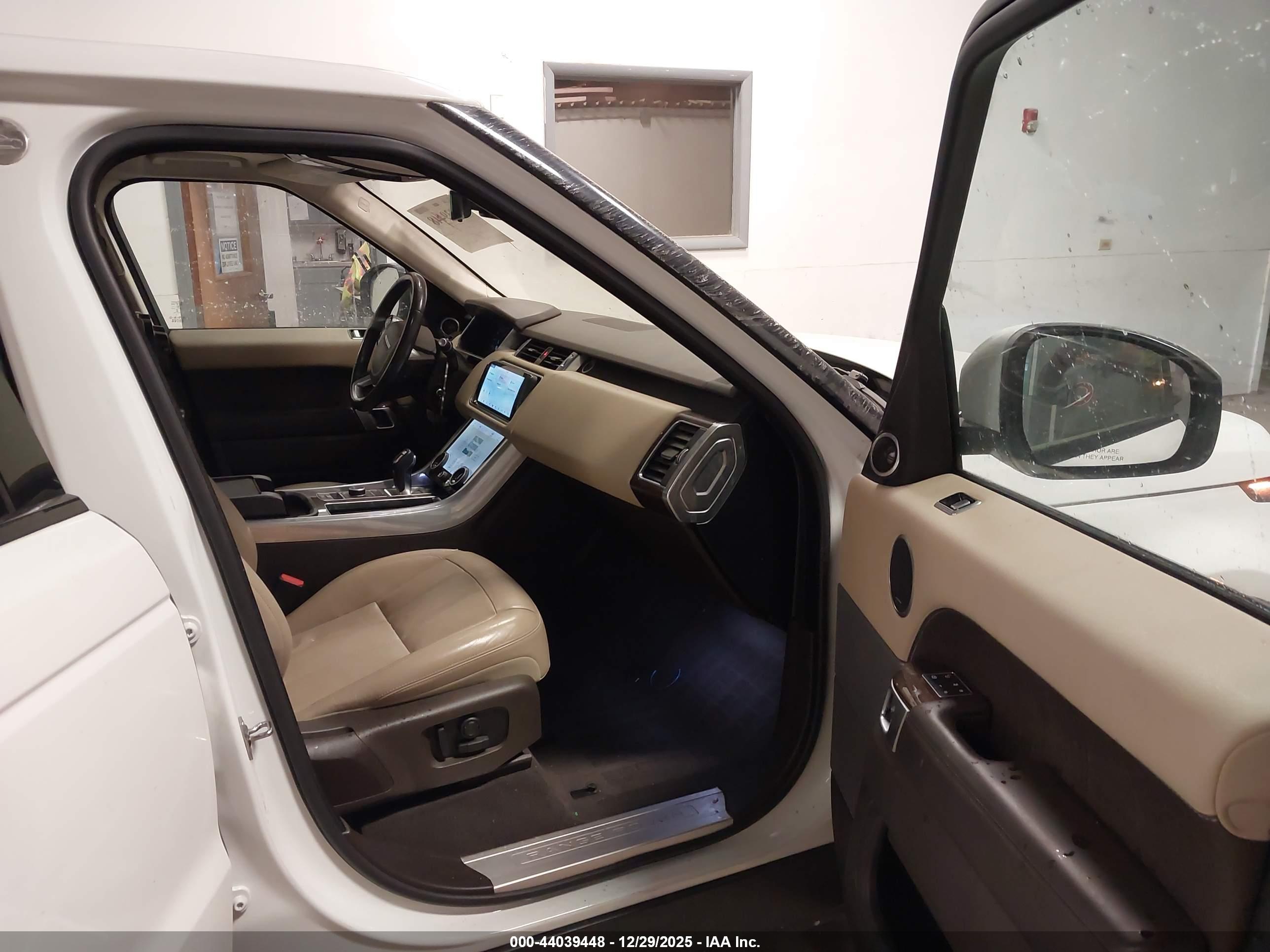 LAND ROVER image 5