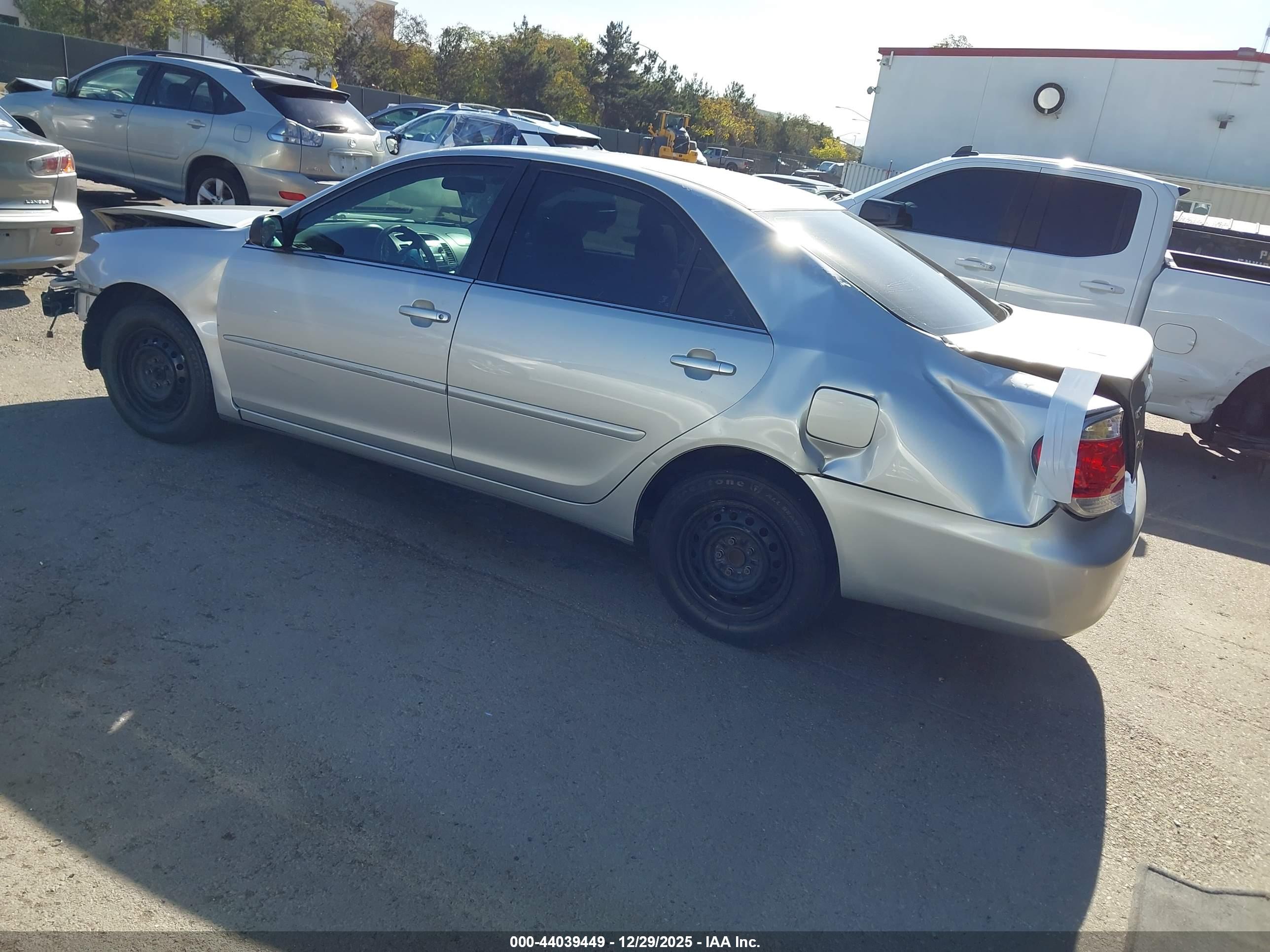 TOYOTA CAMRY image 3