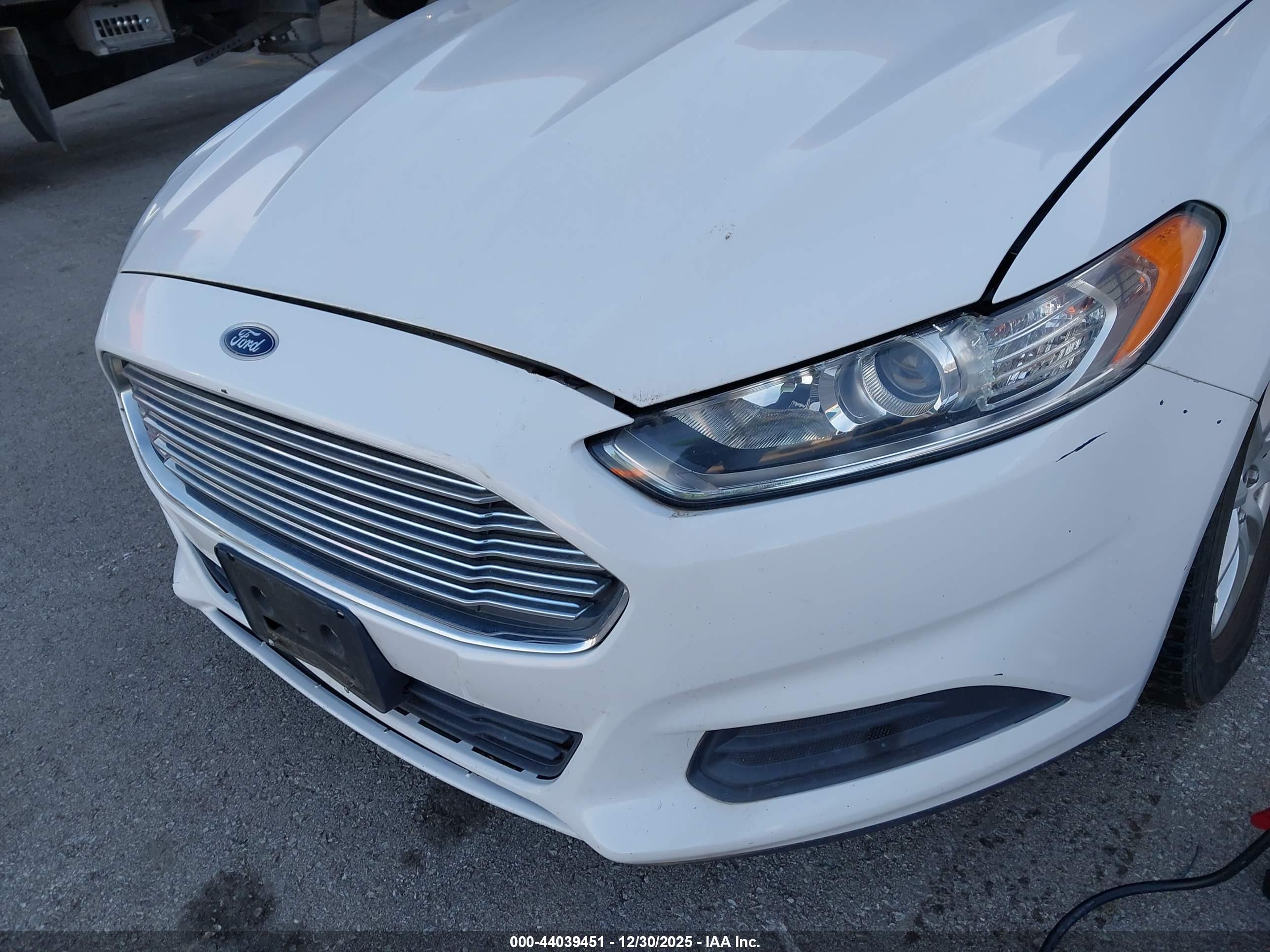 FORD FUSION image 6