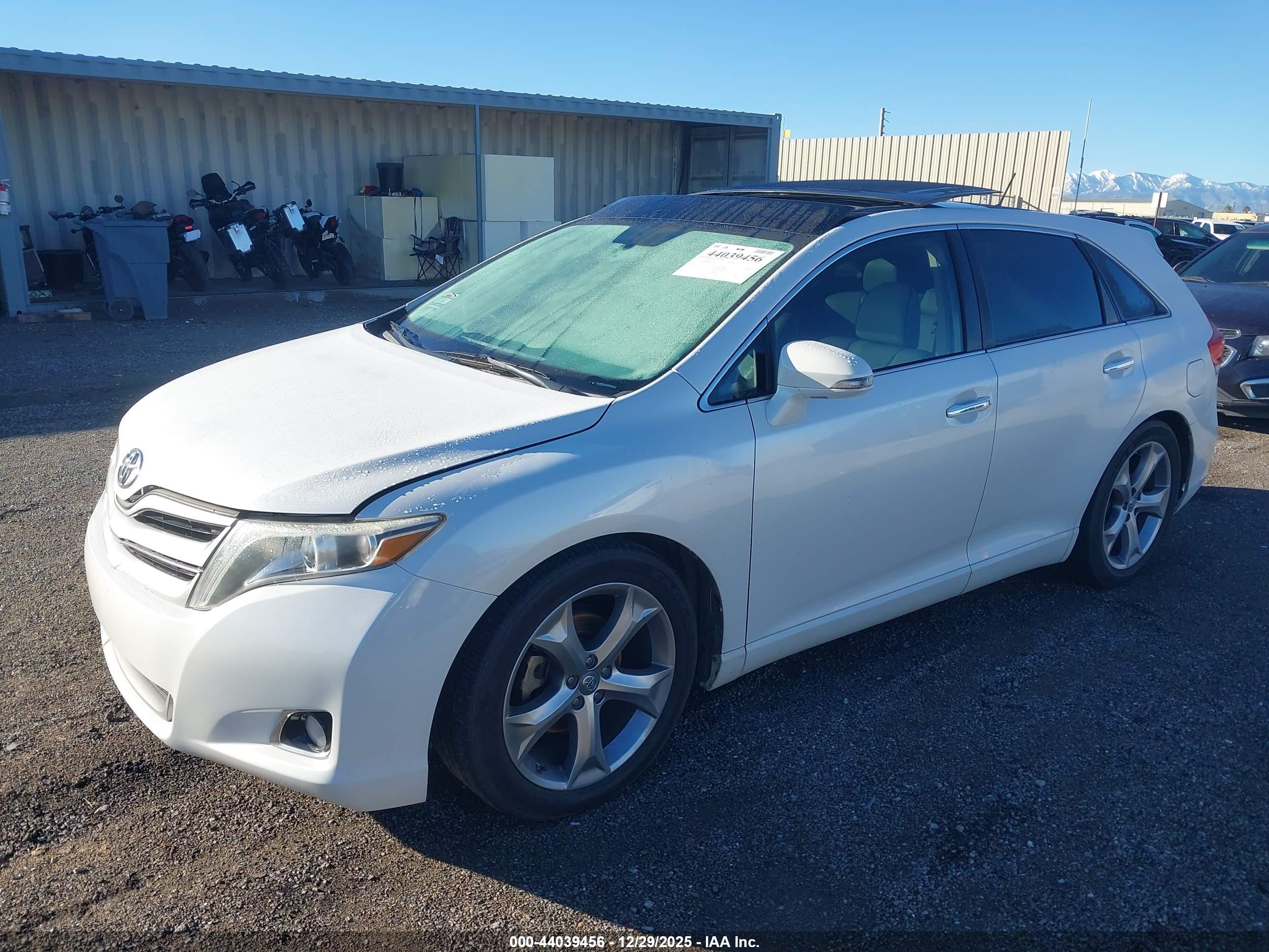 TOYOTA VENZA image 2