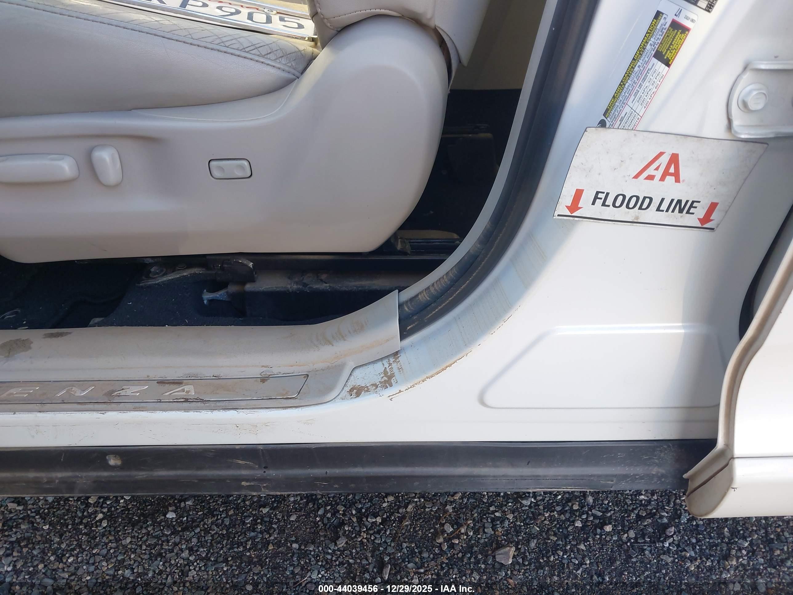 TOYOTA VENZA image 6