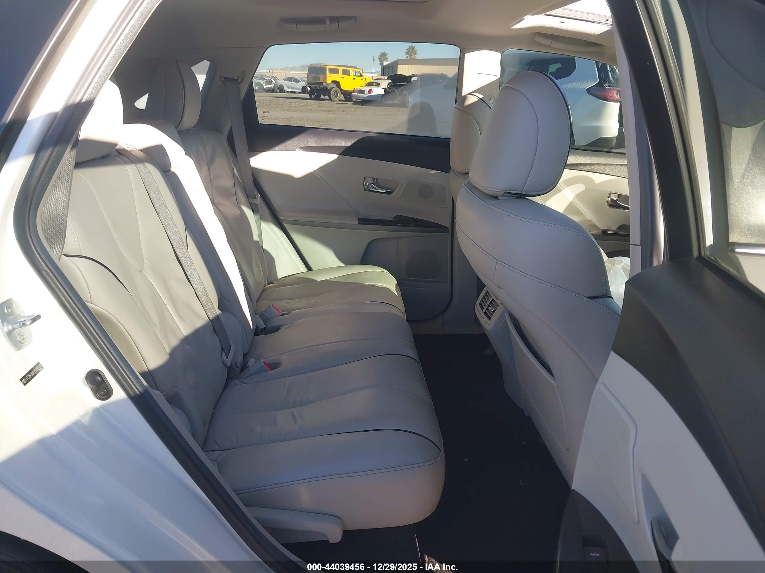 TOYOTA VENZA image 8