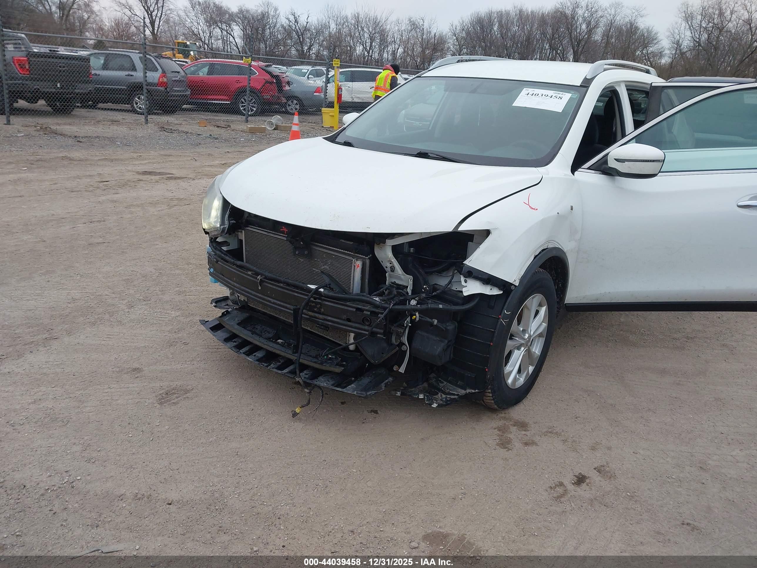 NISSAN ROGUE image 2