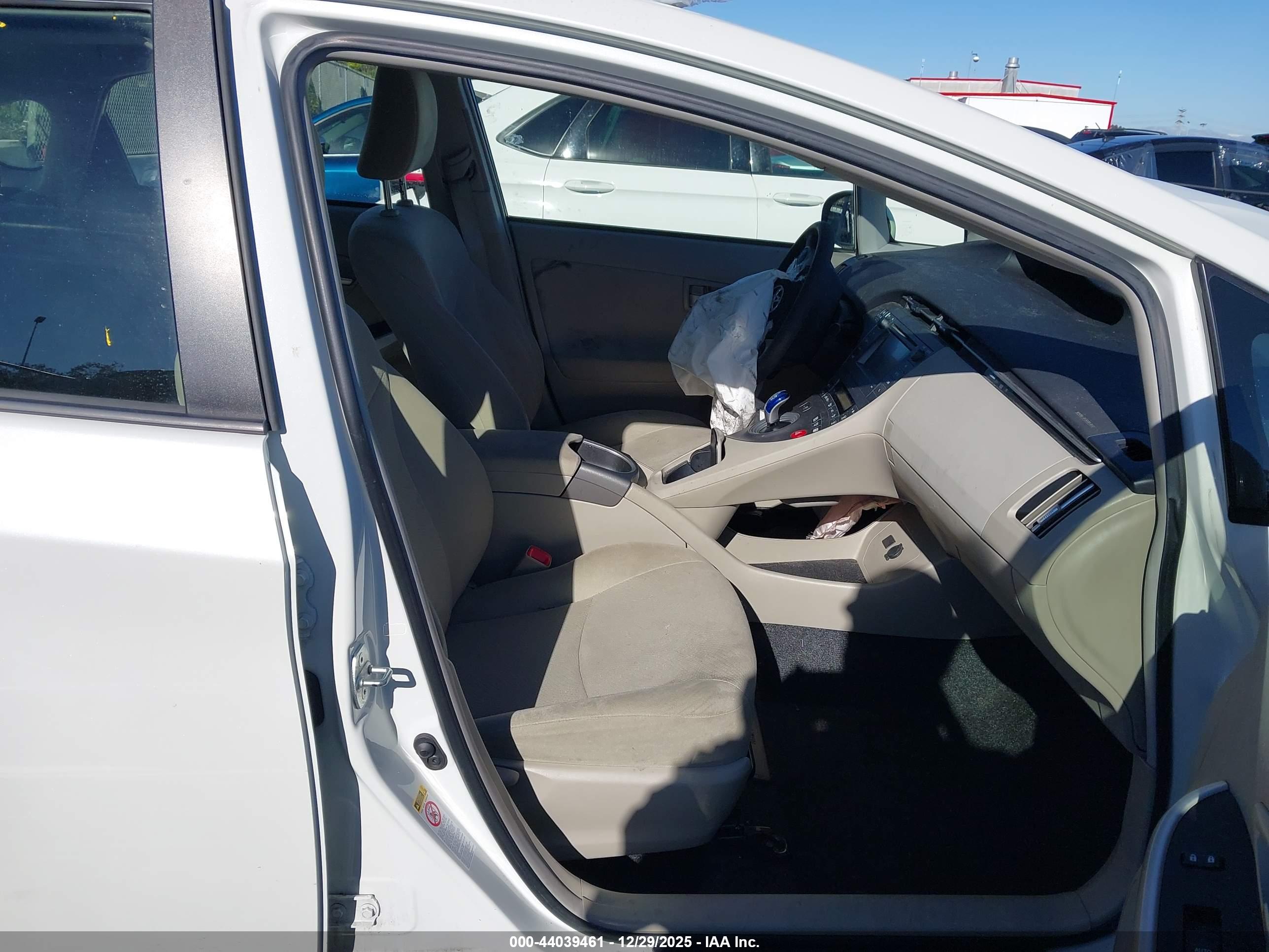 TOYOTA PRIUS image 5