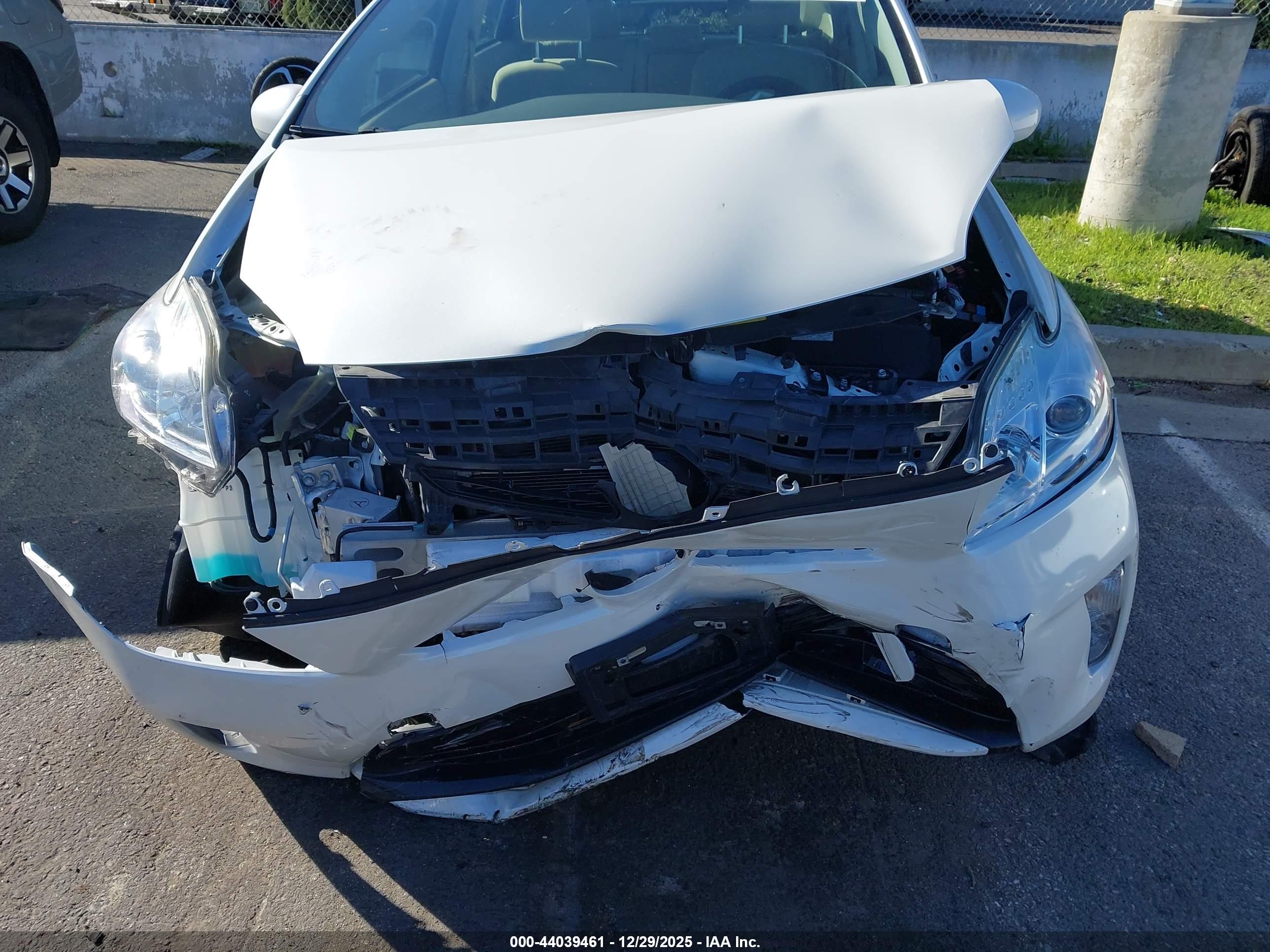 TOYOTA PRIUS image 6