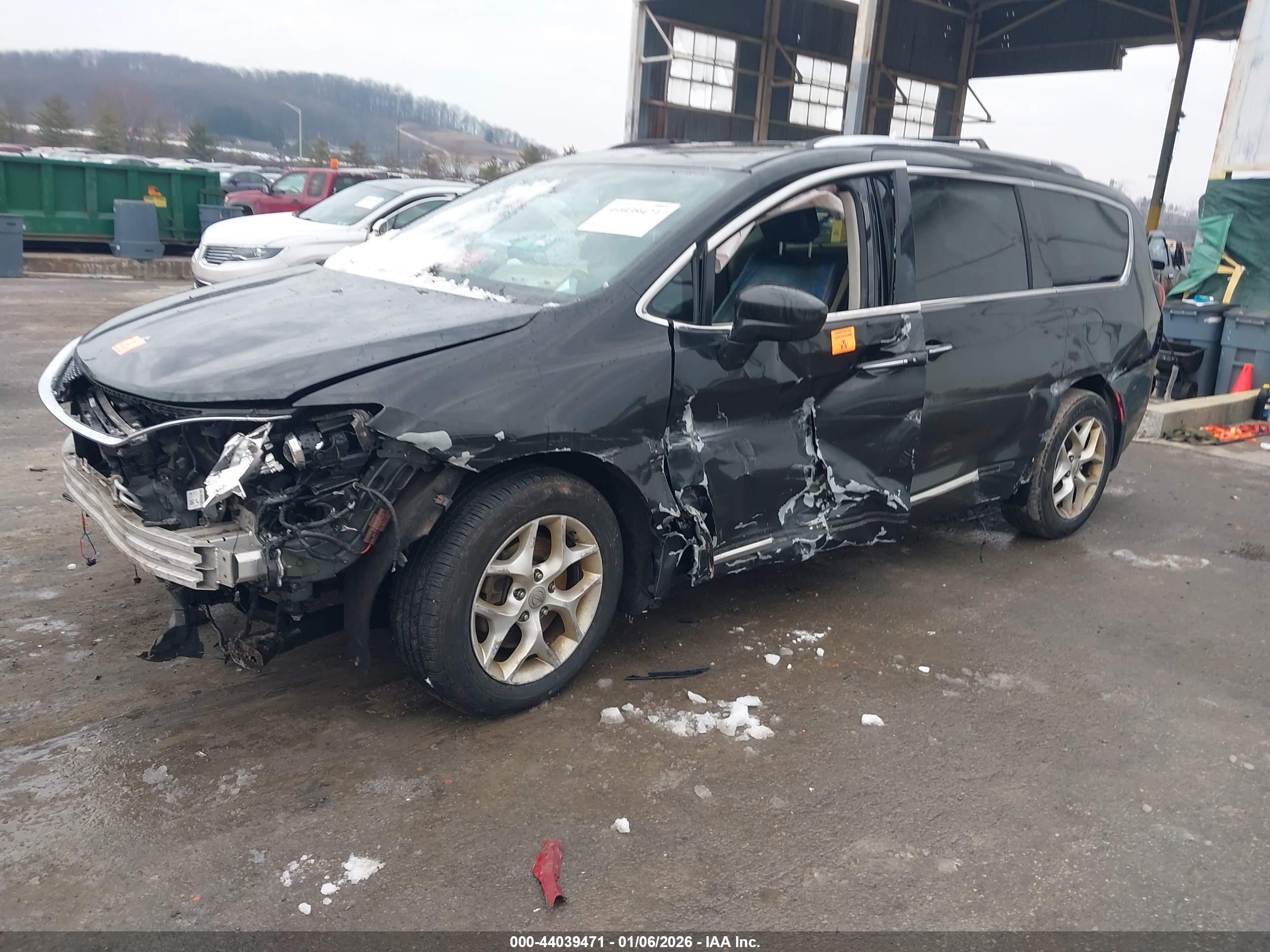 CHRYSLER PACIFICA image 2