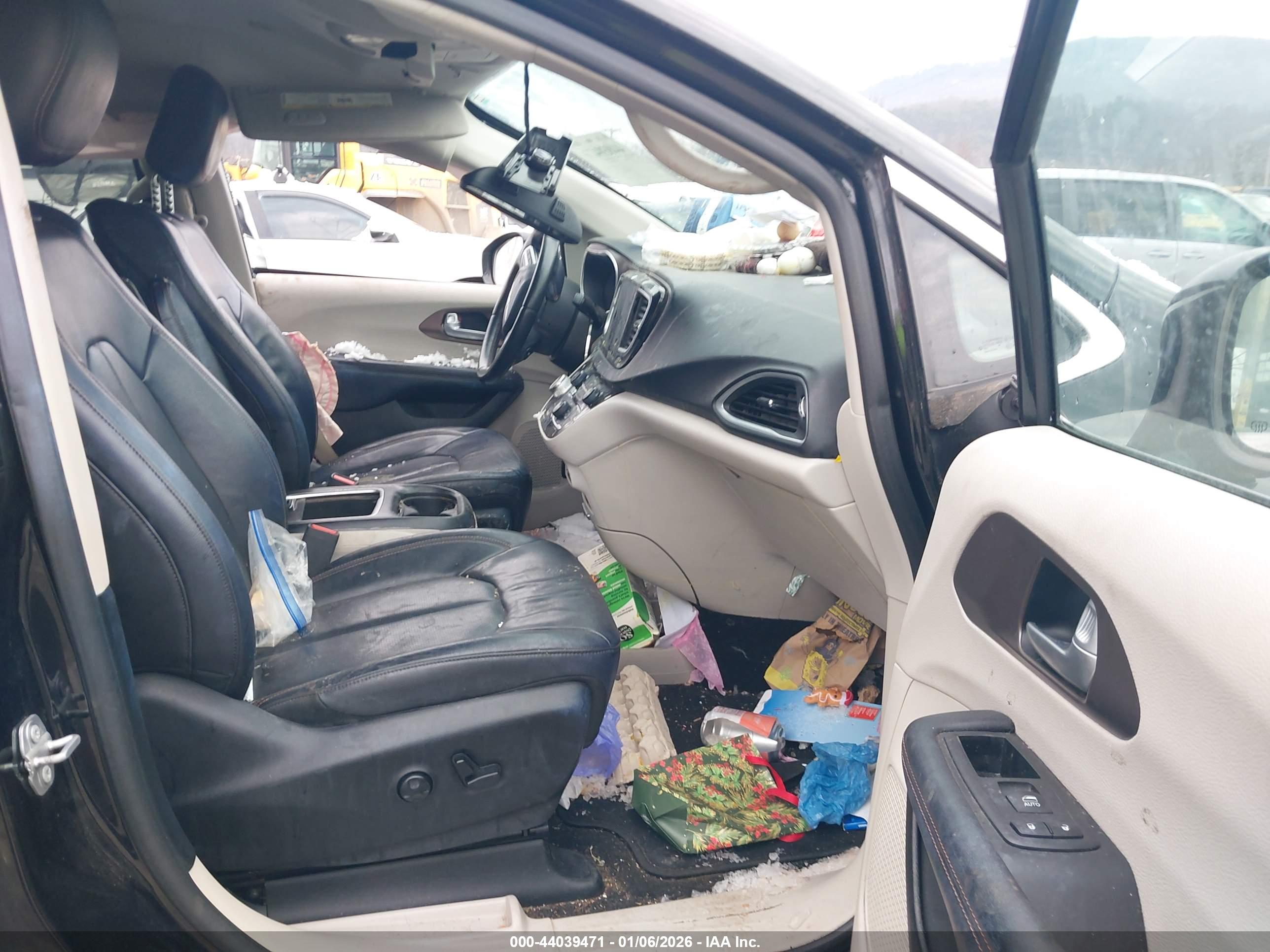 CHRYSLER PACIFICA image 5