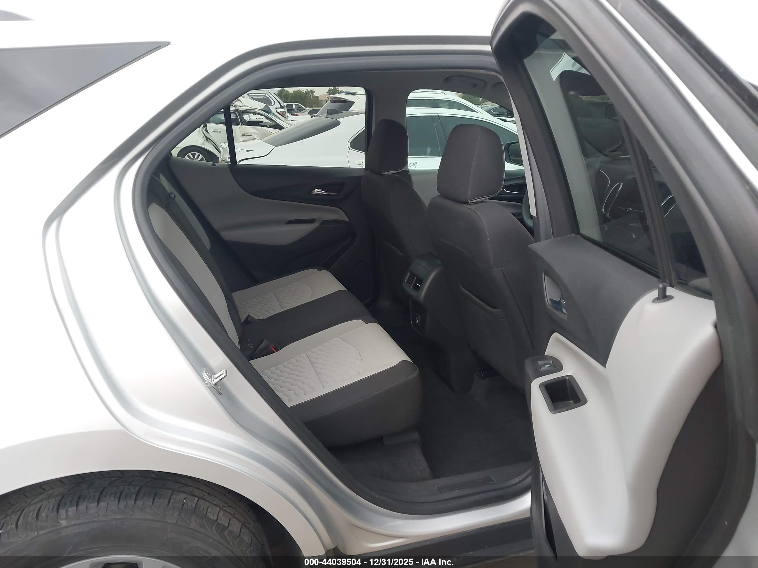CHEVROLET EQUINOX image 8