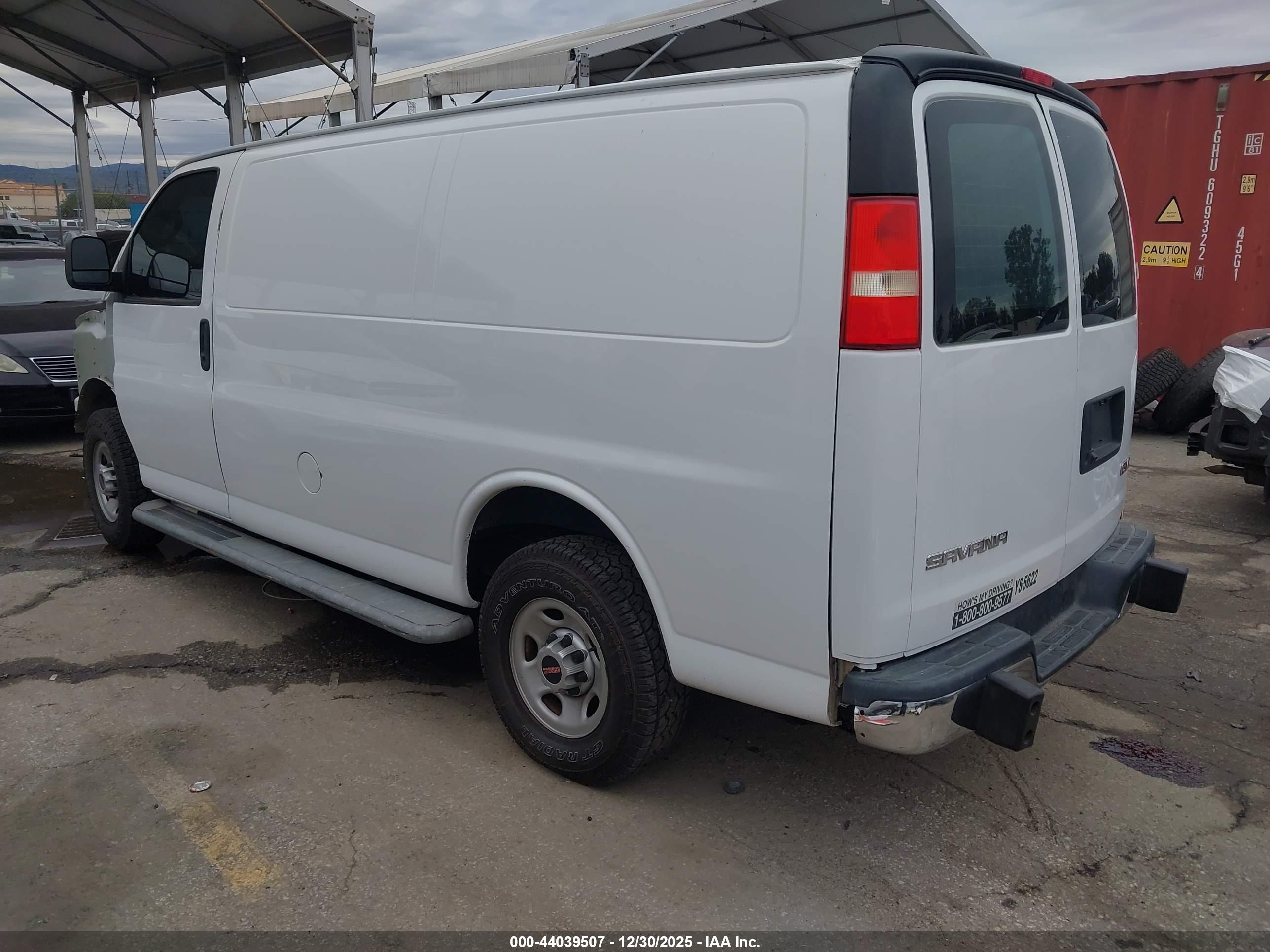 GMC SAVANA image 3