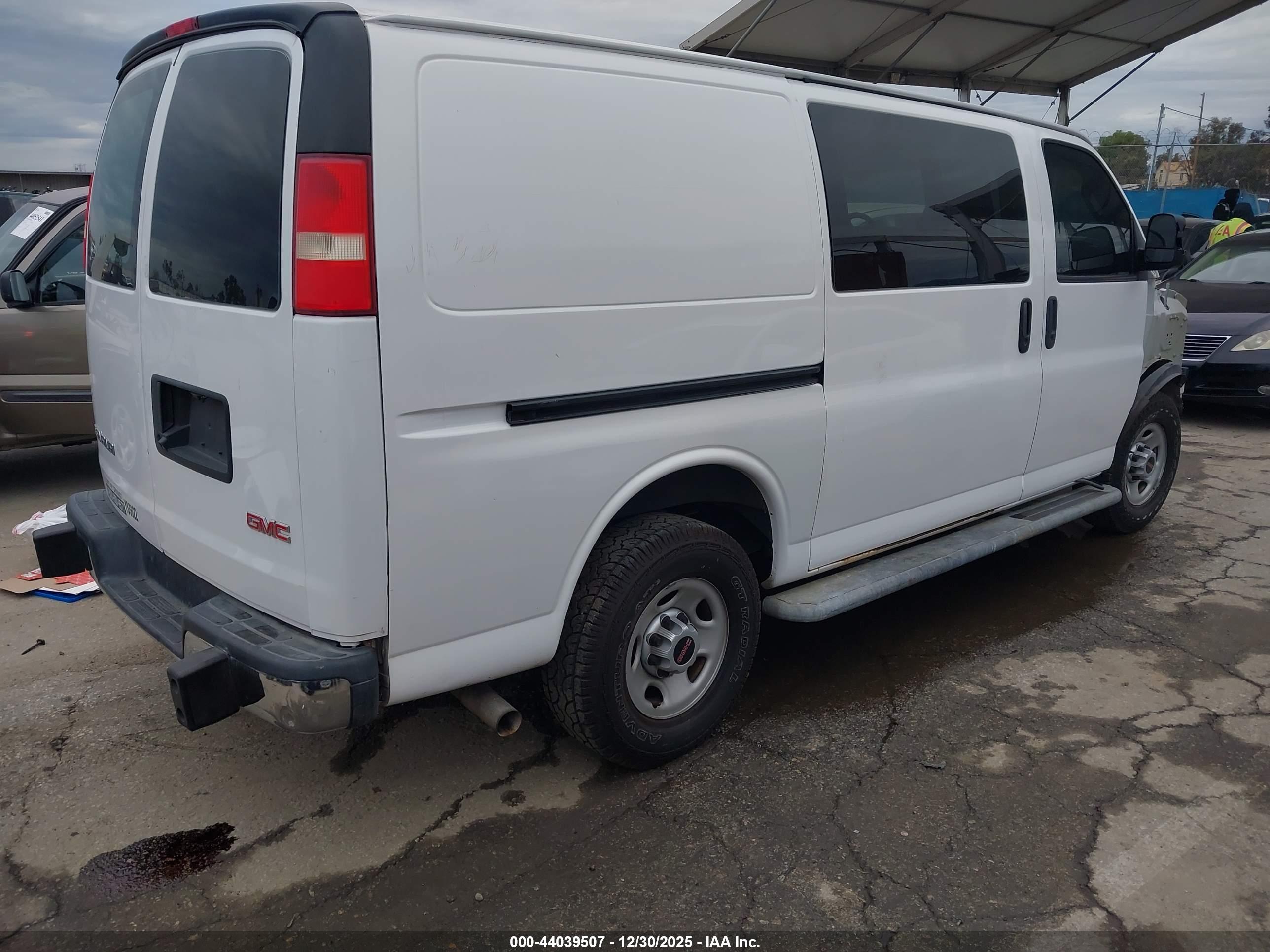GMC SAVANA image 4