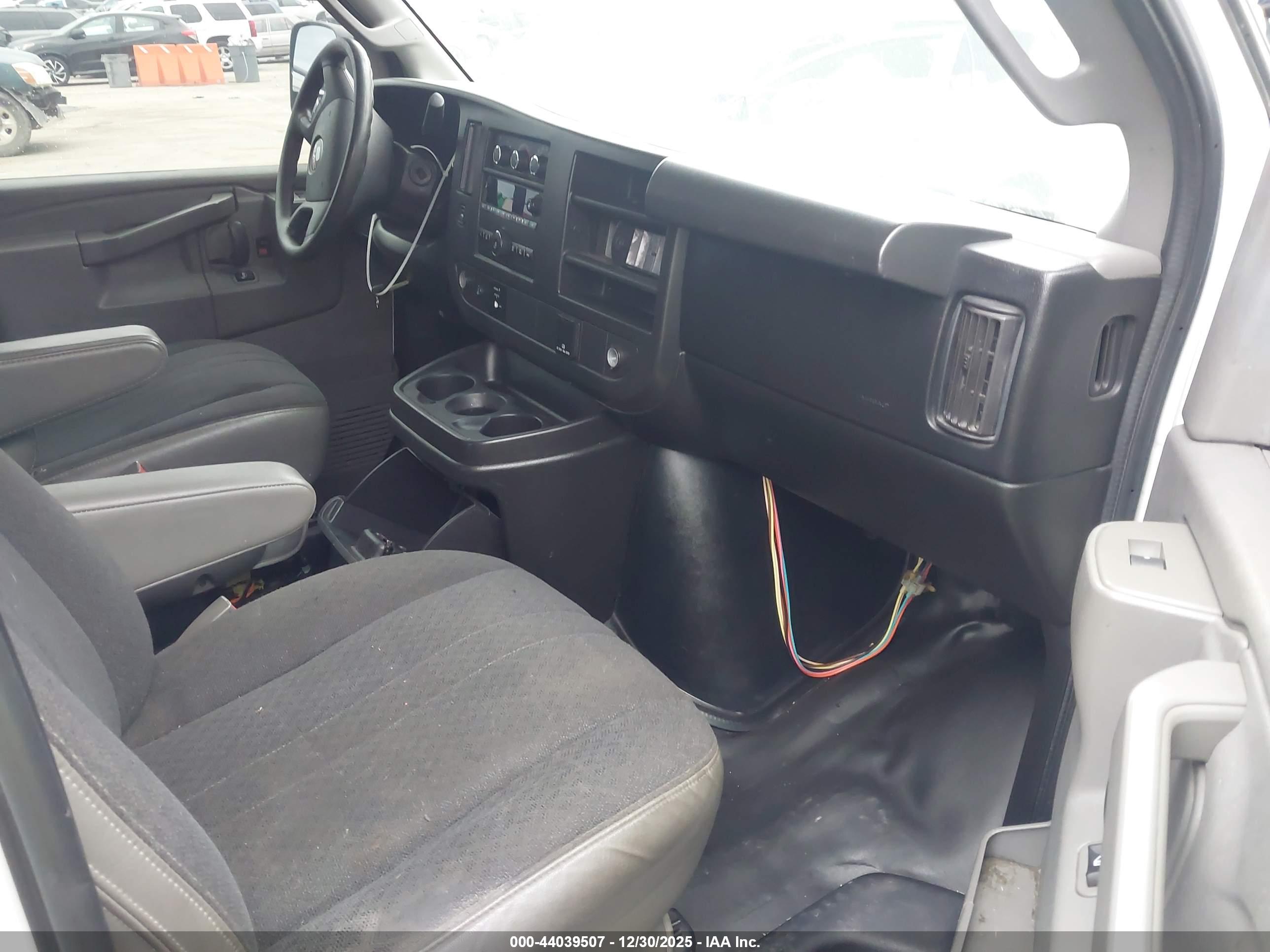 GMC SAVANA image 5
