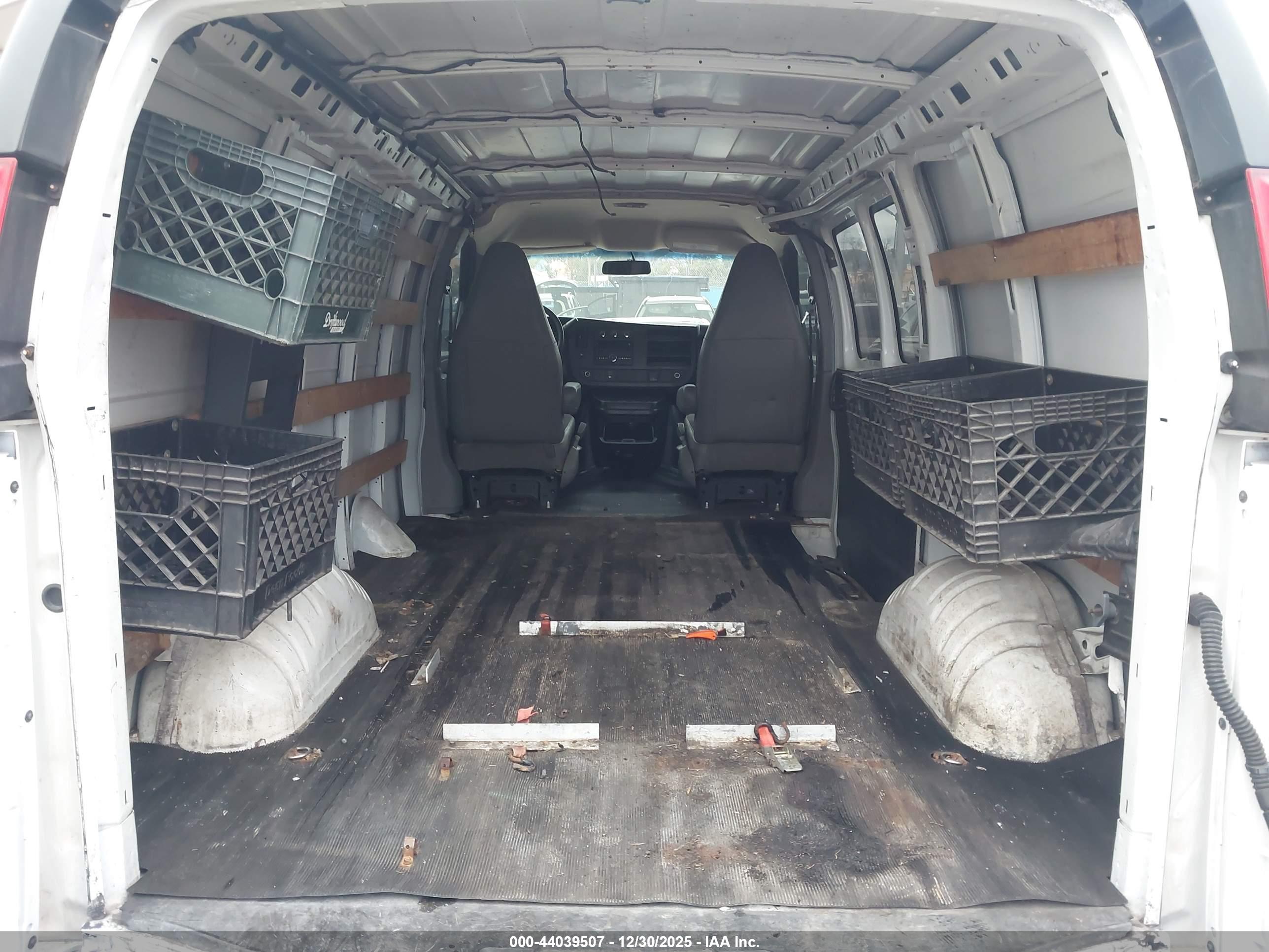 GMC SAVANA image 8