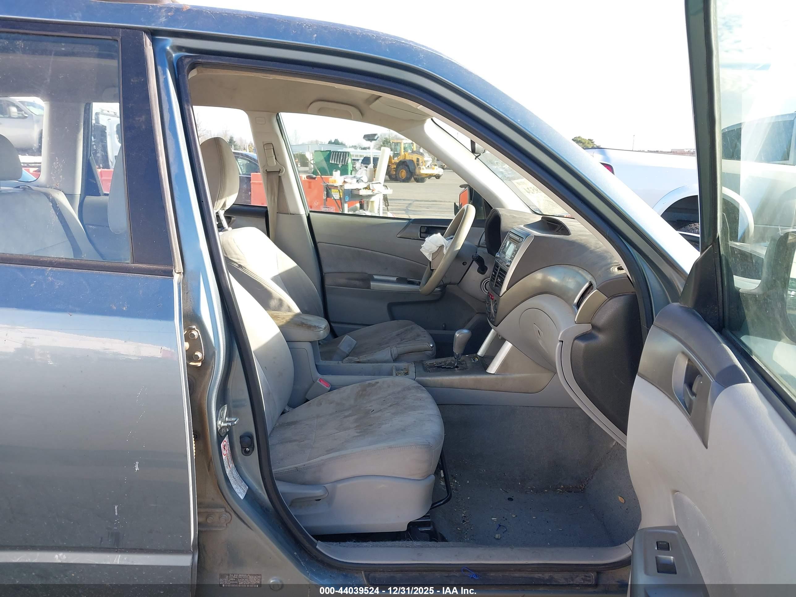 SUBARU FORESTER image 5