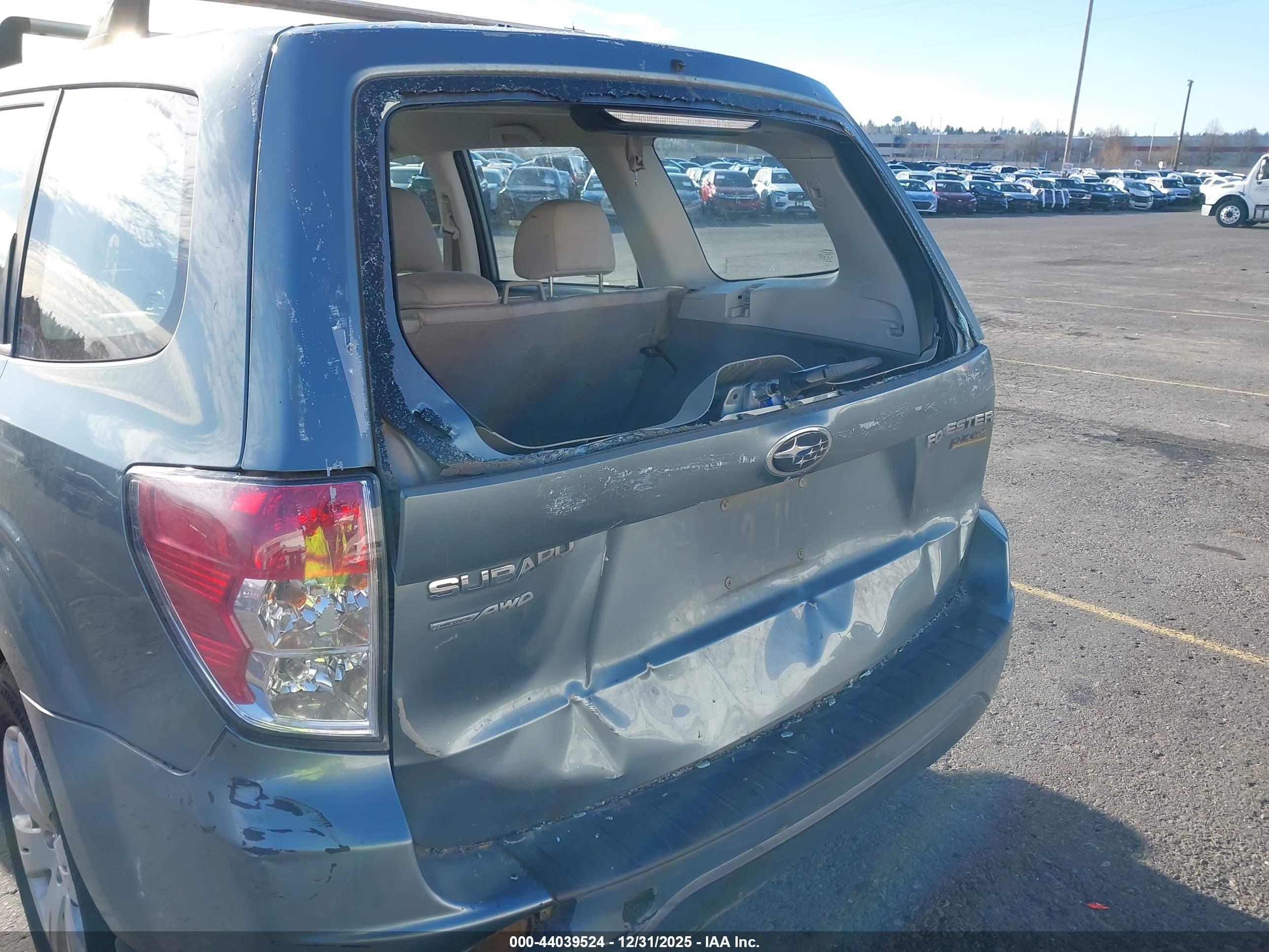 SUBARU FORESTER image 6