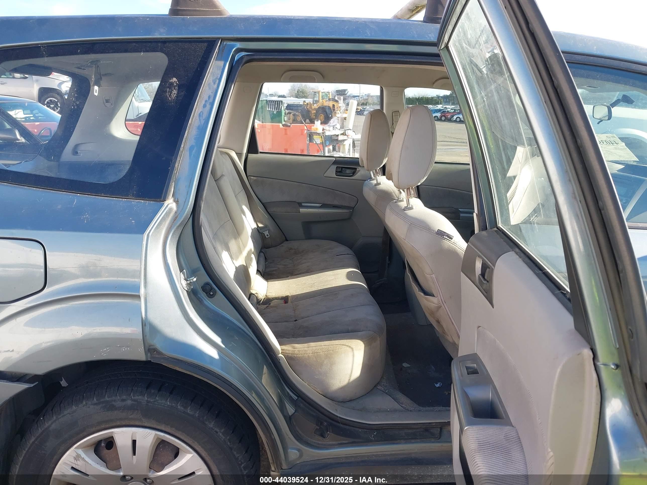 SUBARU FORESTER image 8