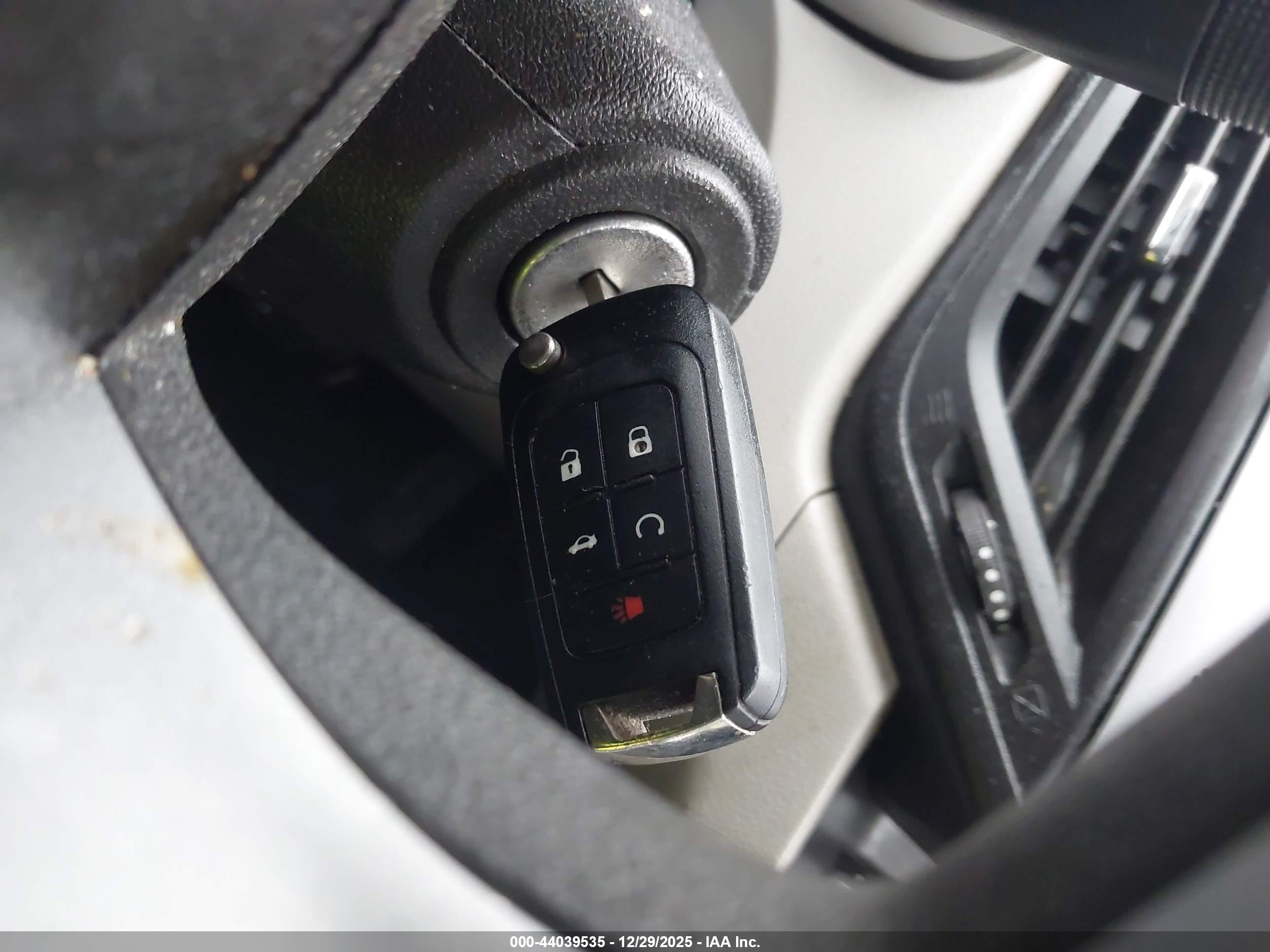 CHEVROLET EQUINOX image 11