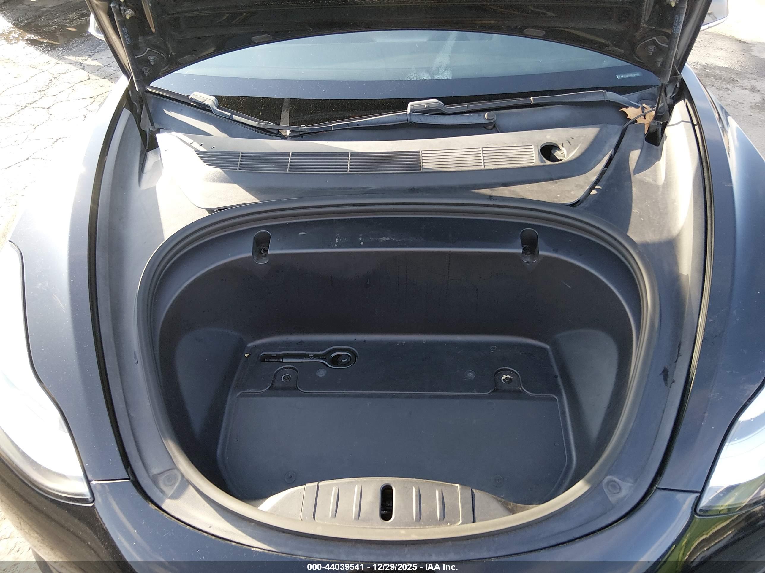 TESLA MODEL image 10