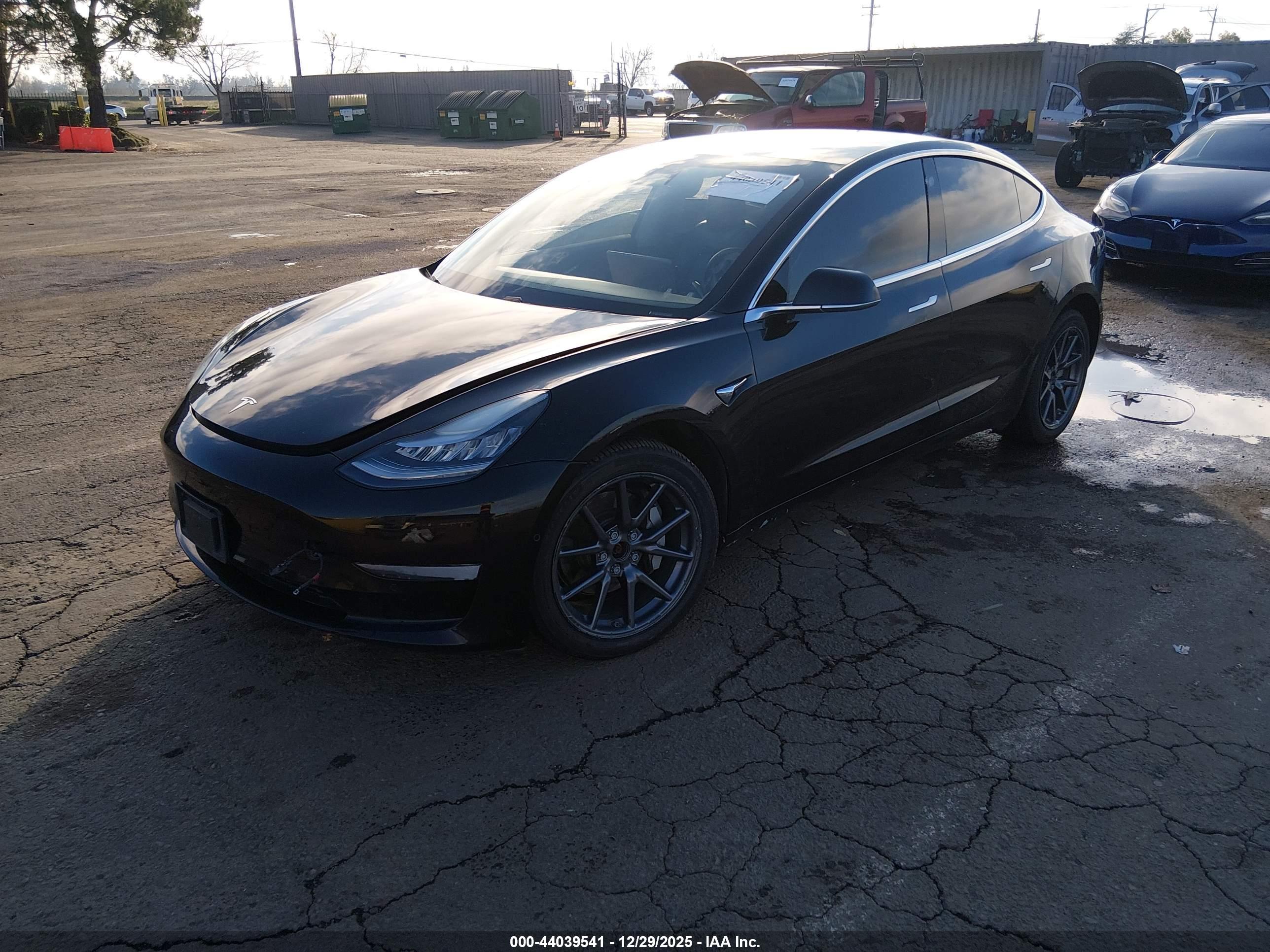 TESLA MODEL image 2