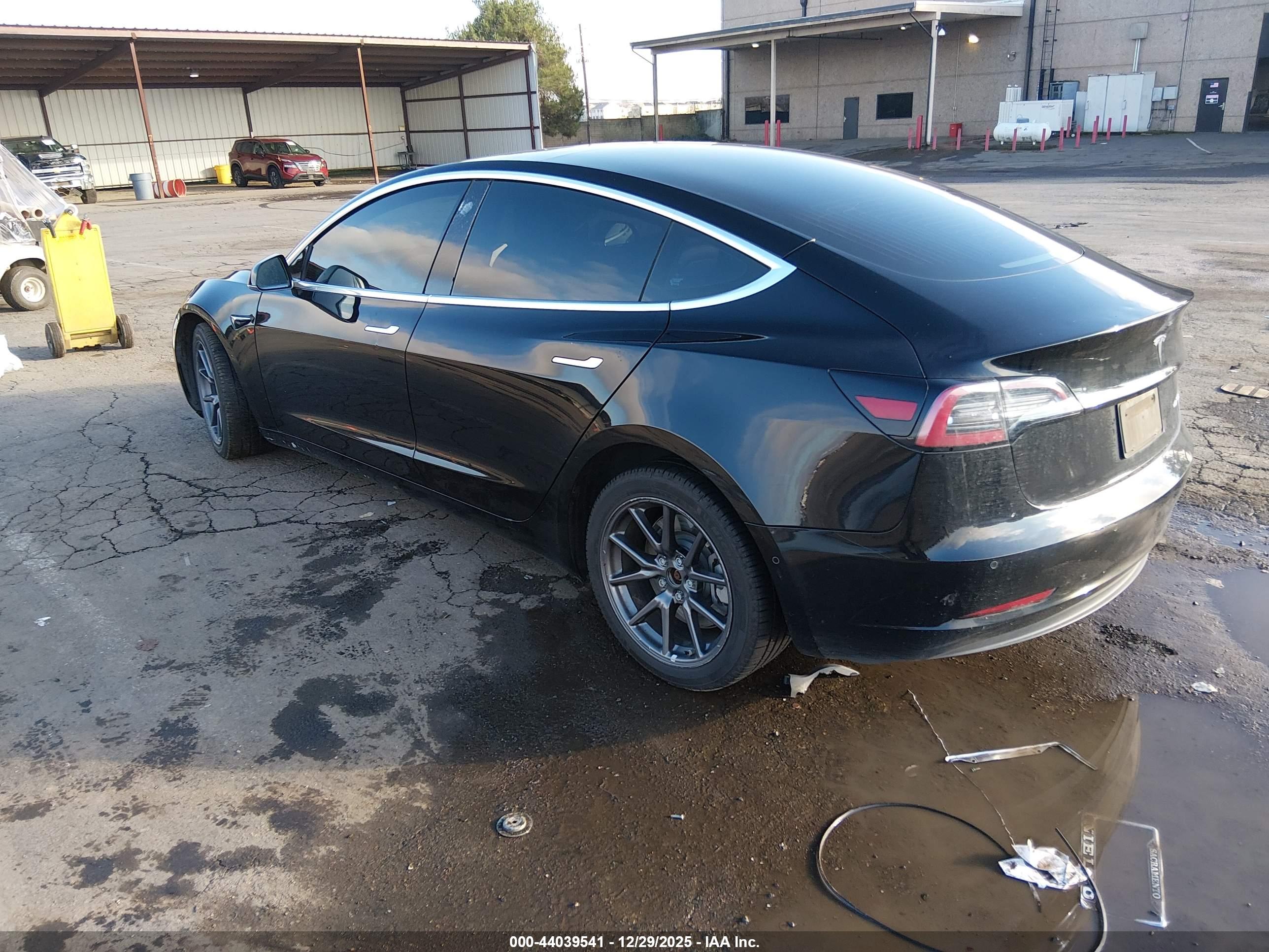 TESLA MODEL image 3