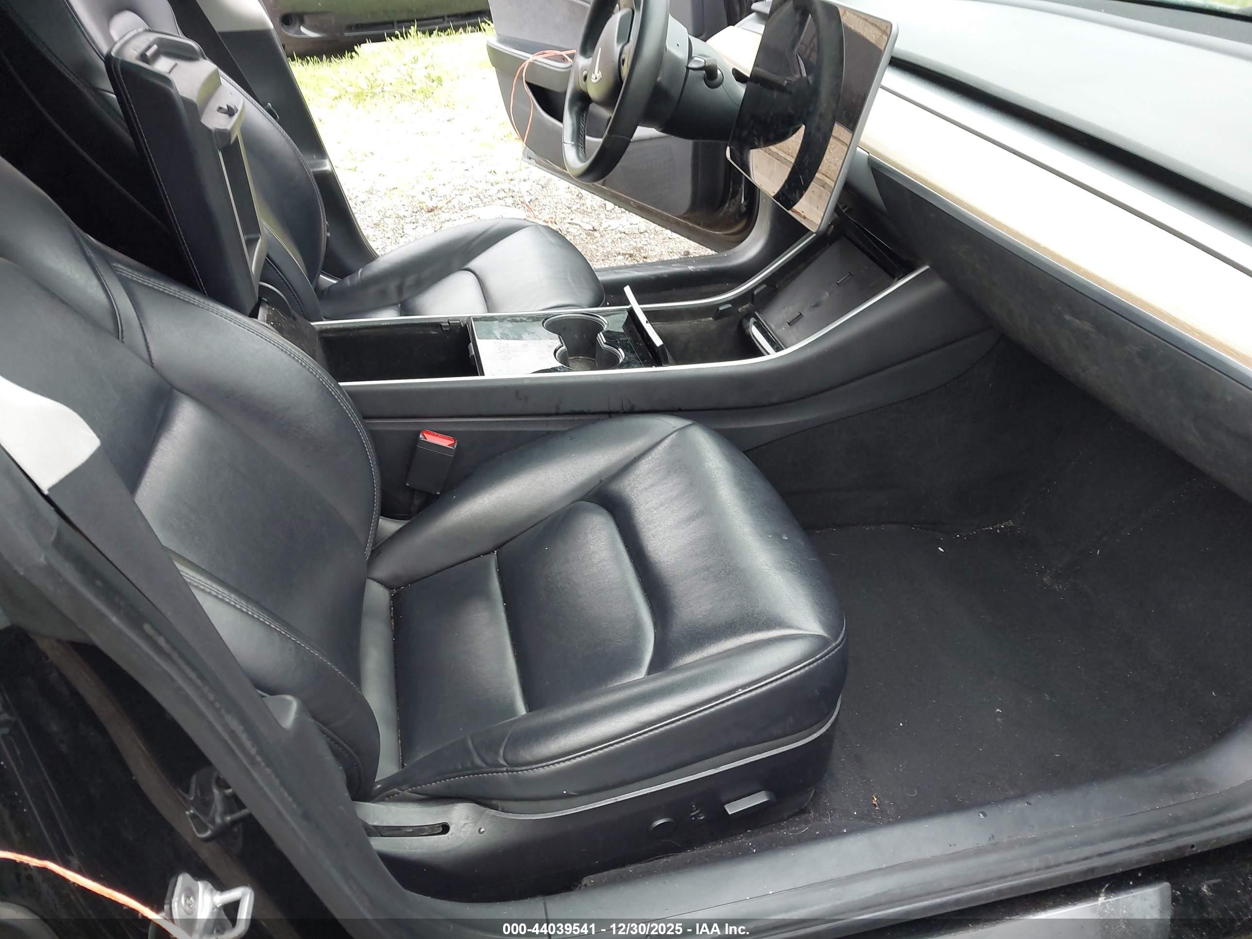 TESLA MODEL image 5