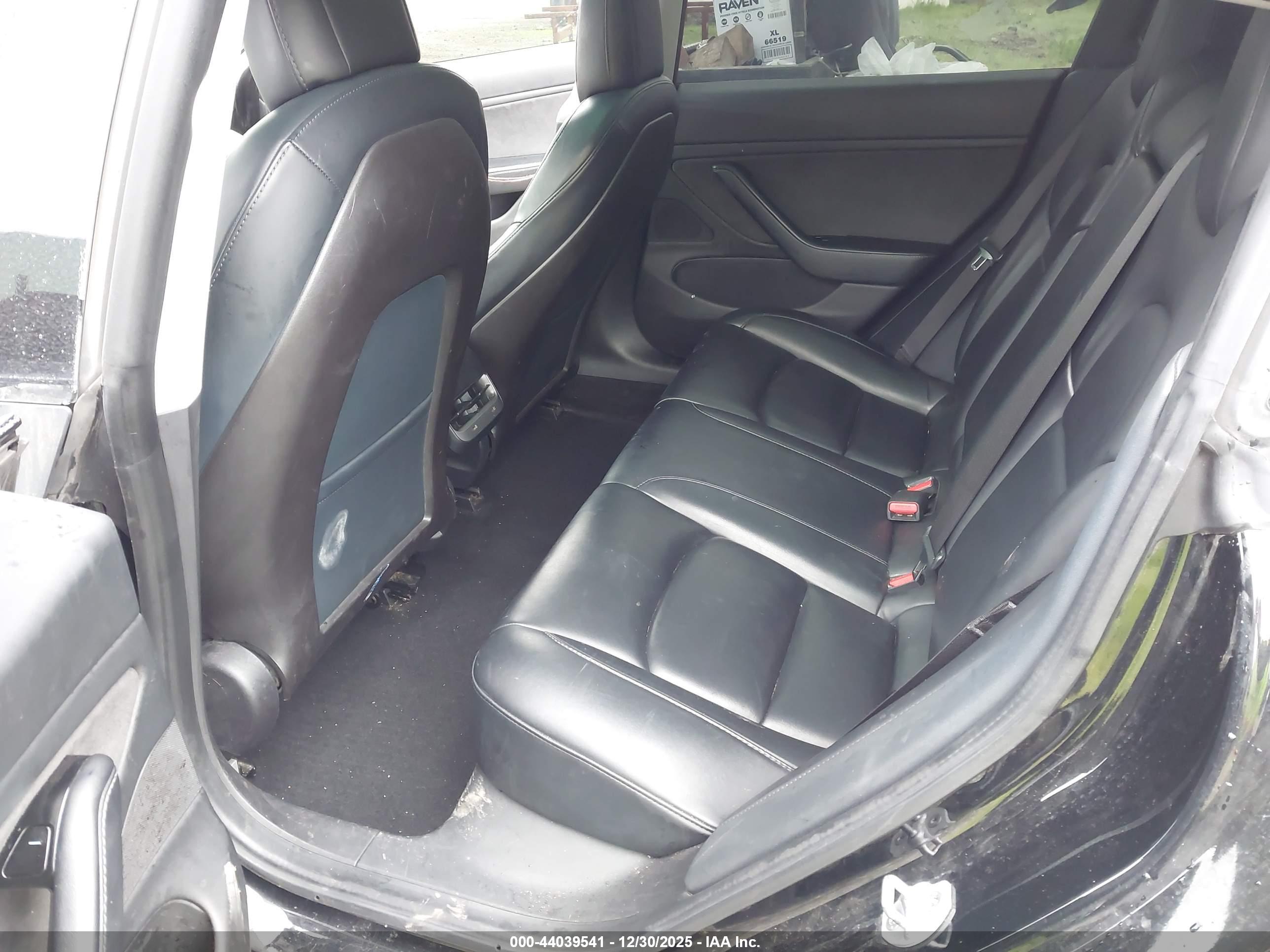 TESLA MODEL image 8