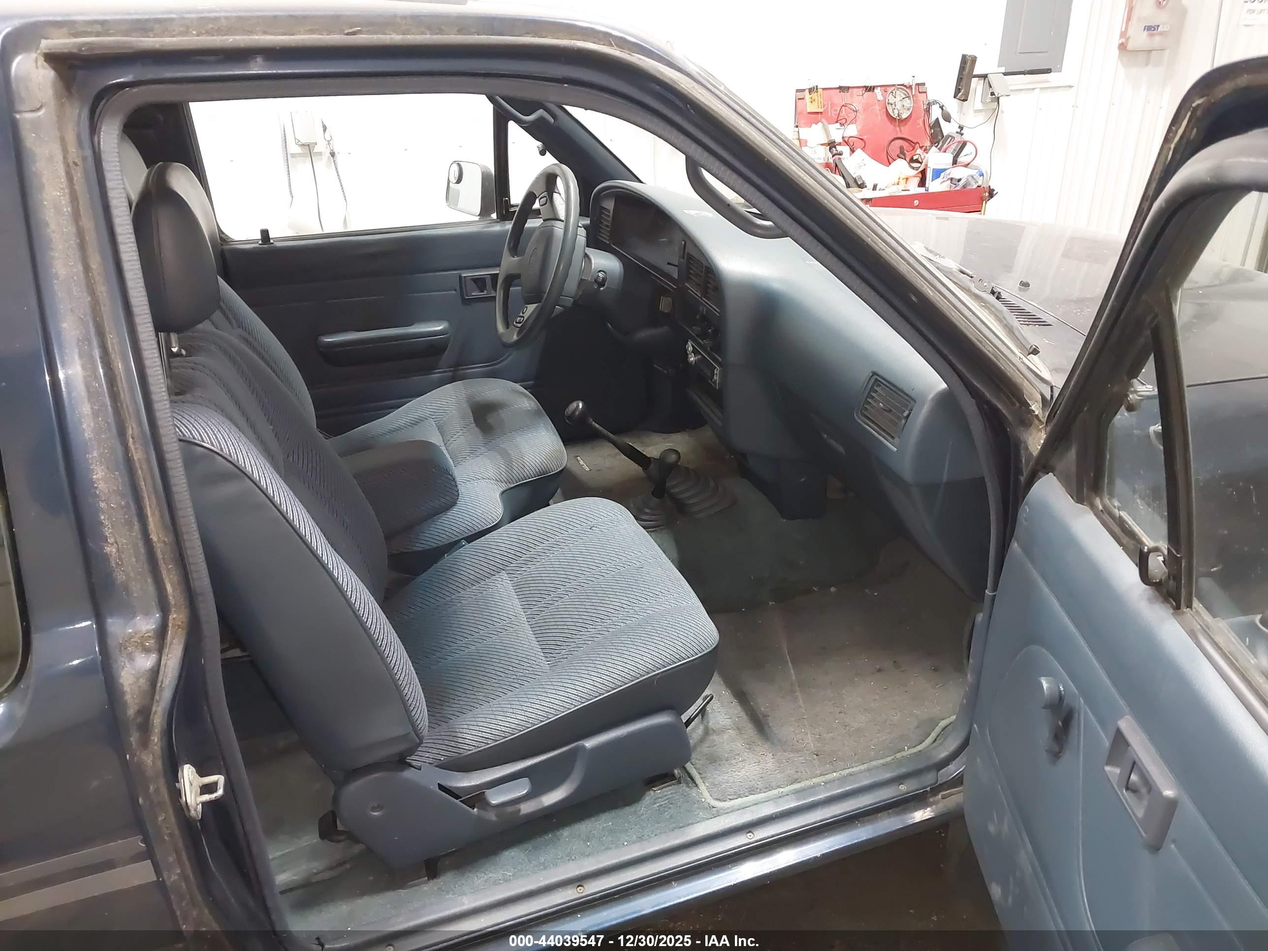 TOYOTA PICKUP image 5