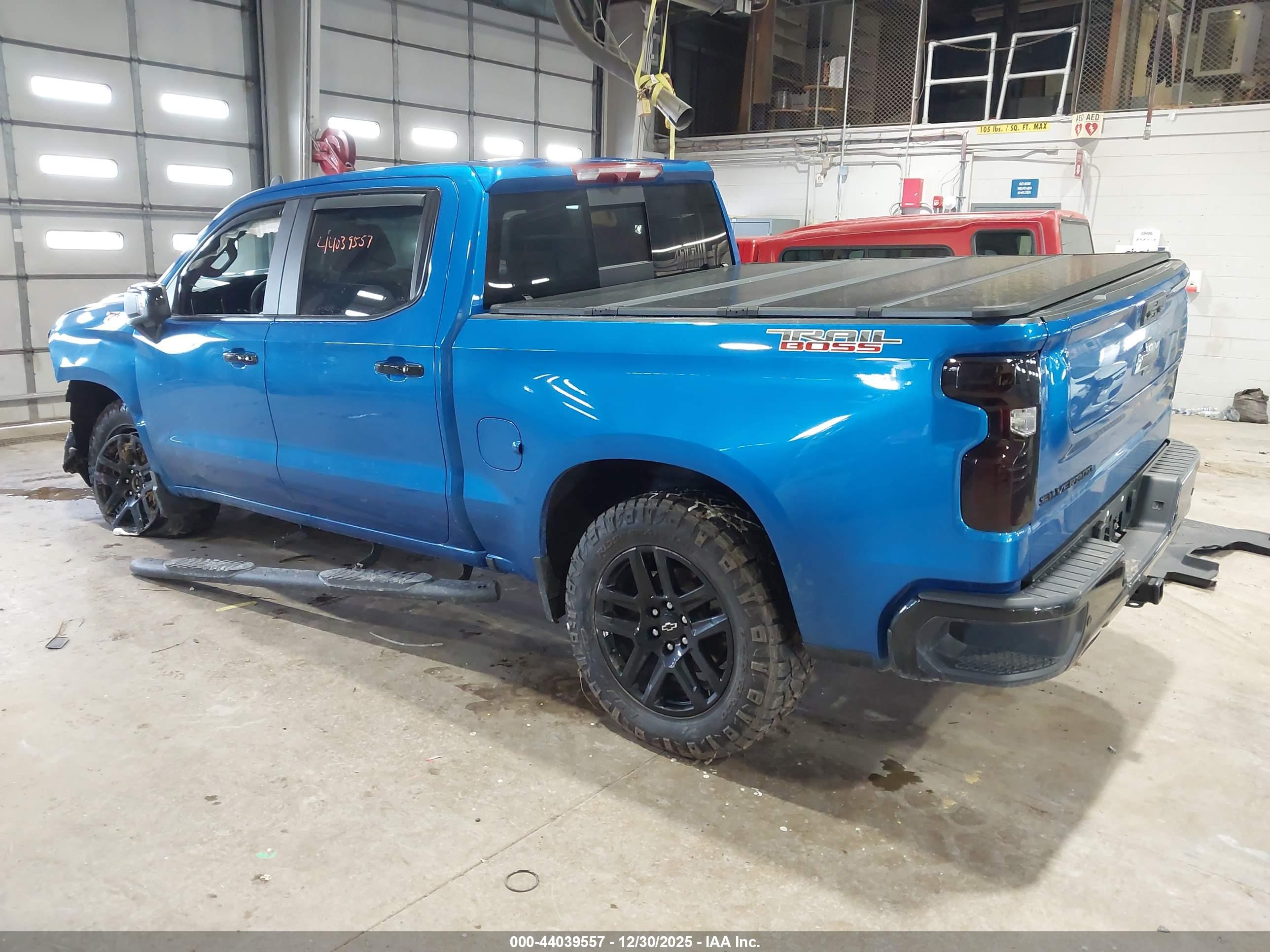 CHEVROLET SILVERADO image 3