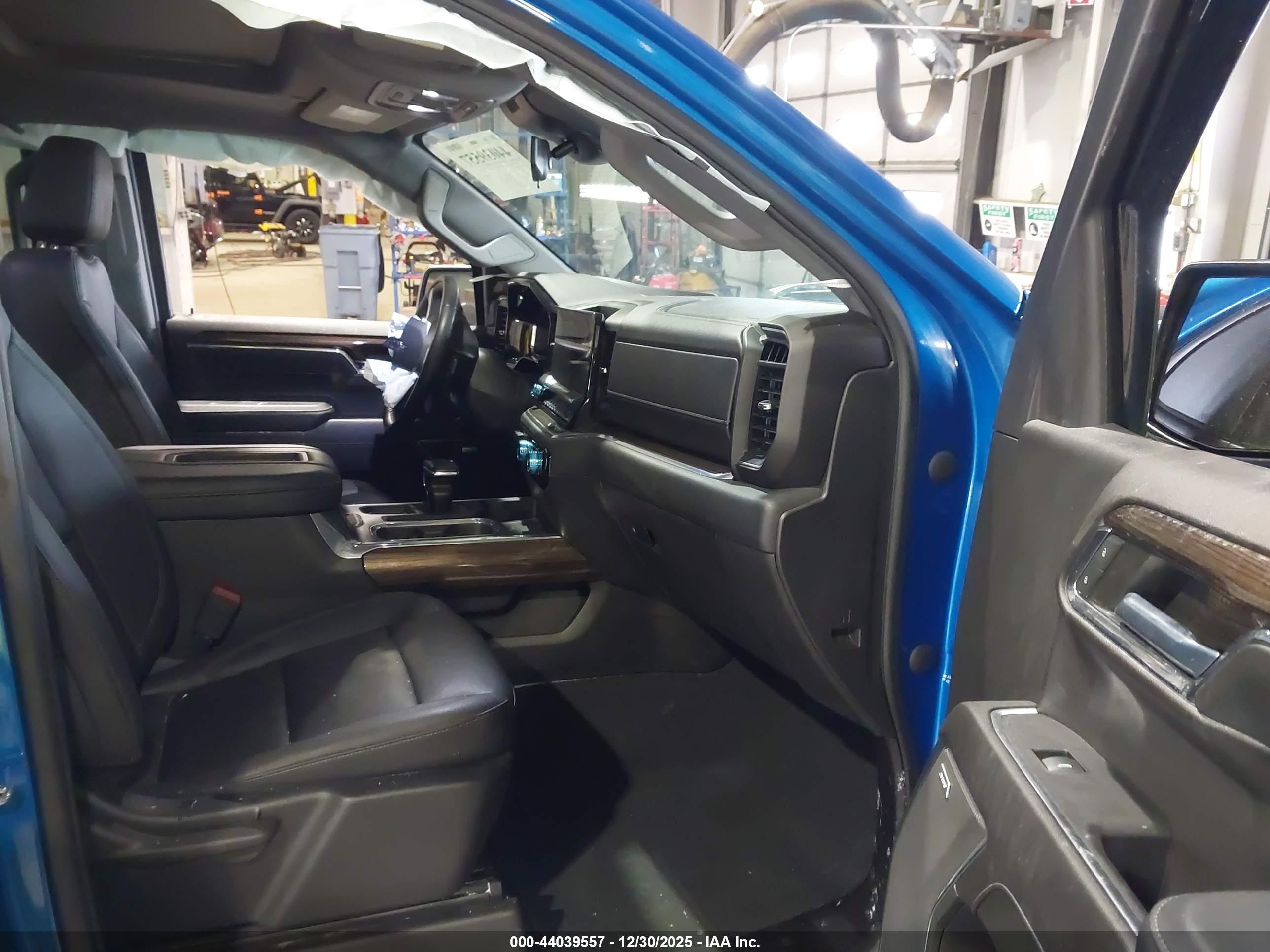 CHEVROLET SILVERADO image 5