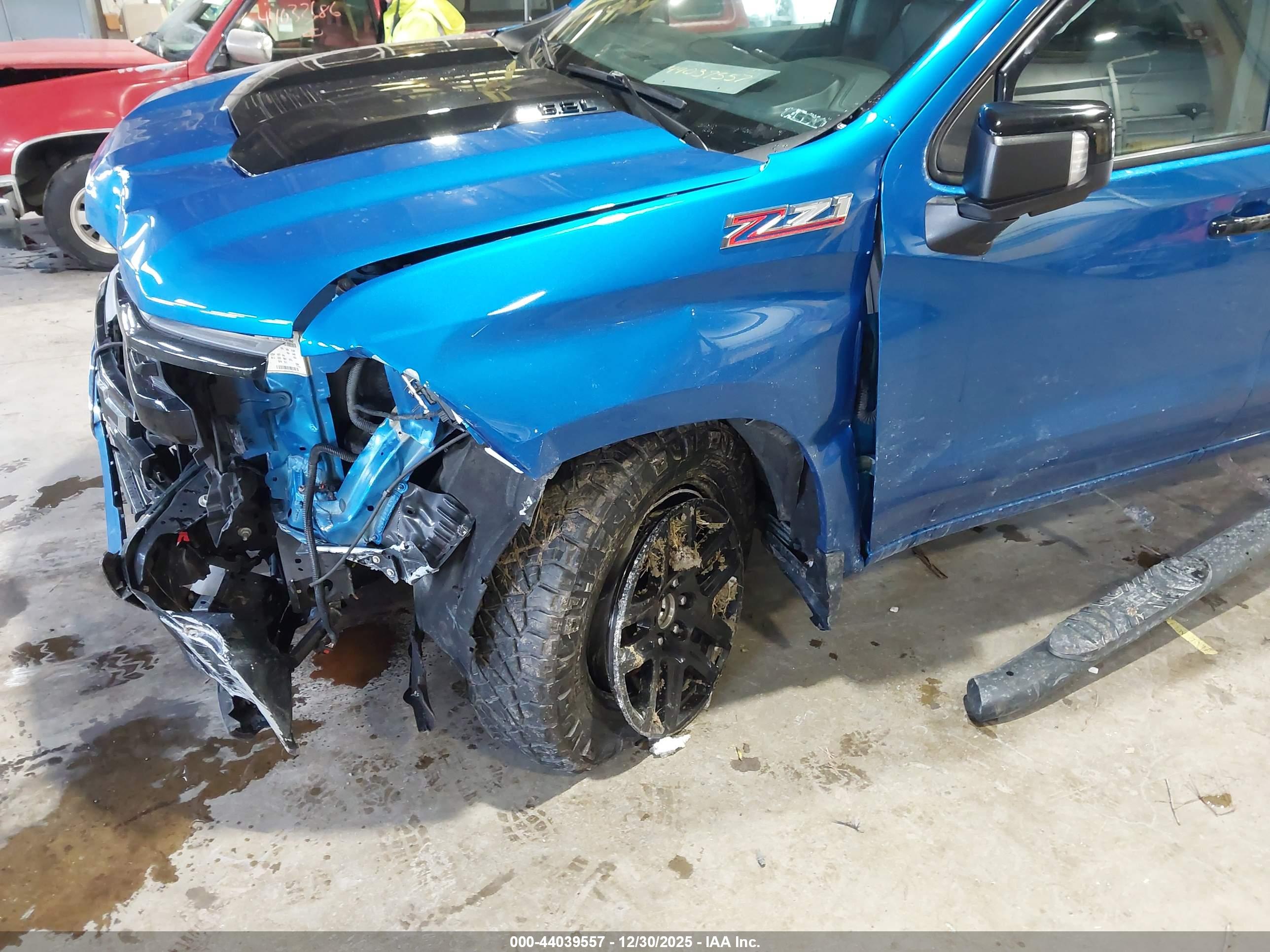 CHEVROLET SILVERADO image 6