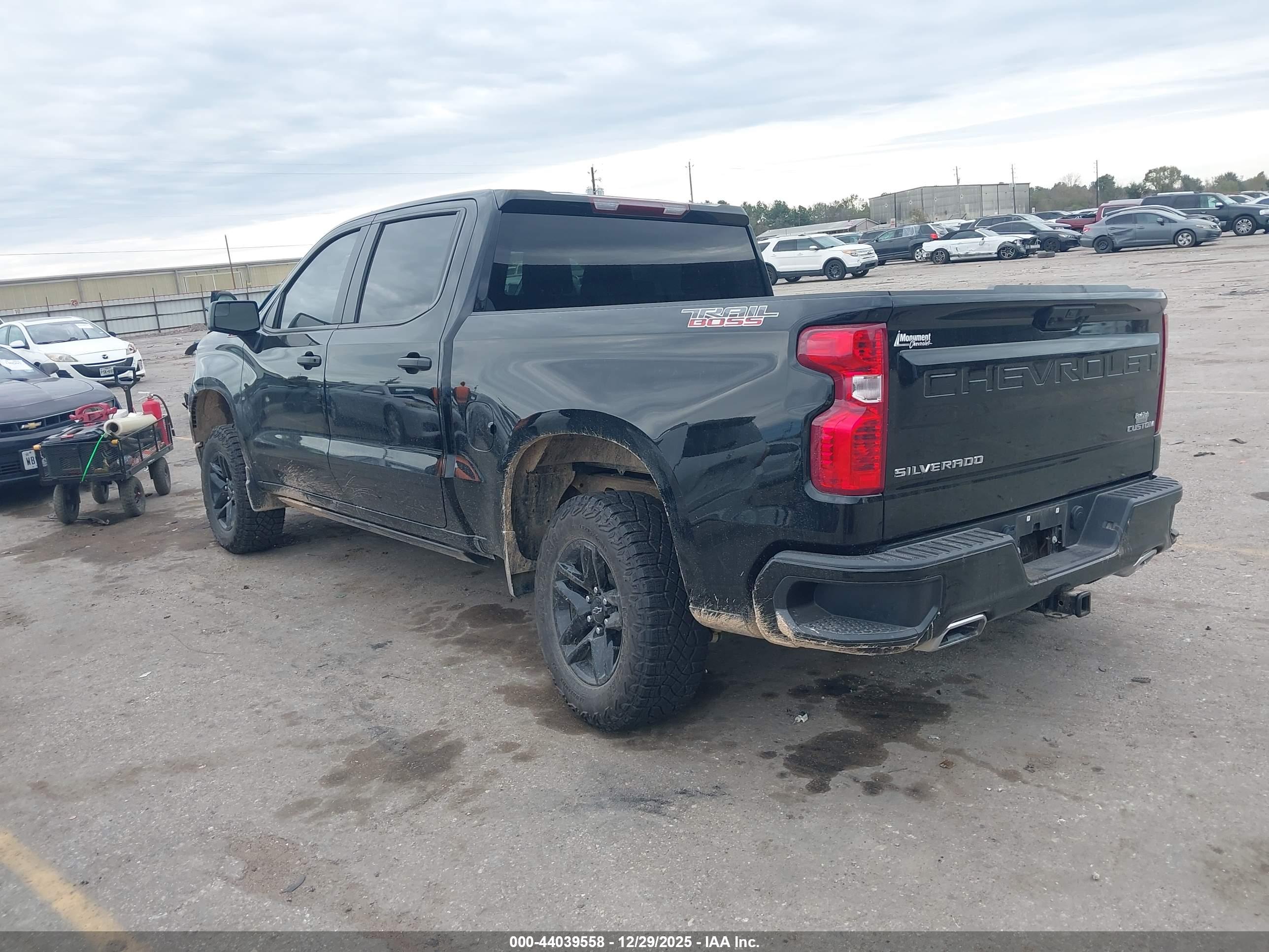 CHEVROLET SILVERADO image 3