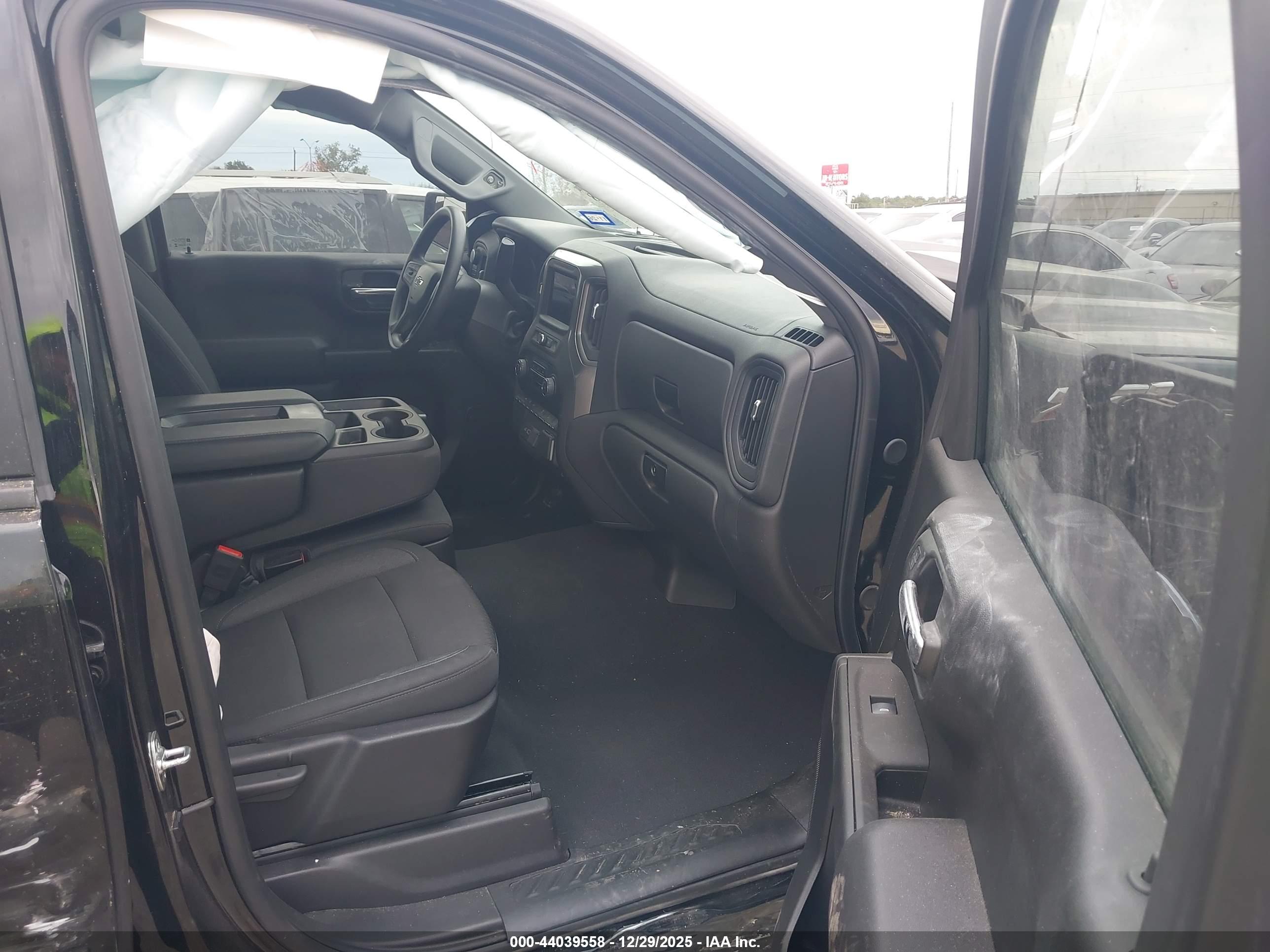 CHEVROLET SILVERADO image 5