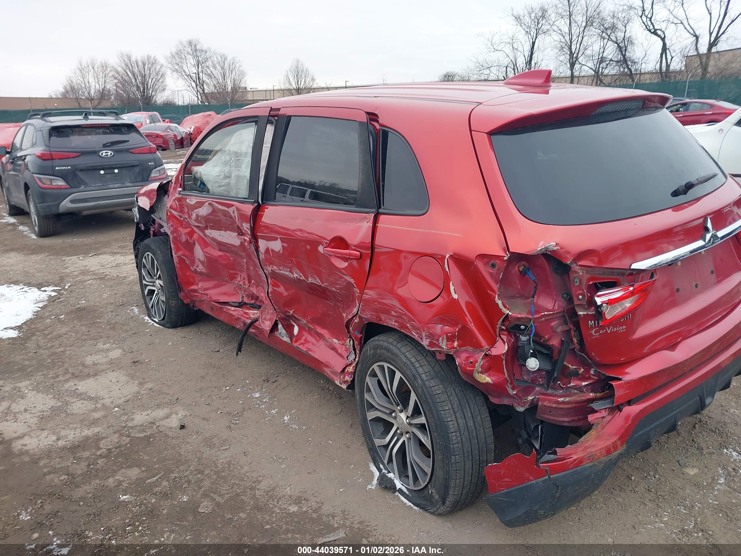 MITSUBISHI OUTLANDER image 6
