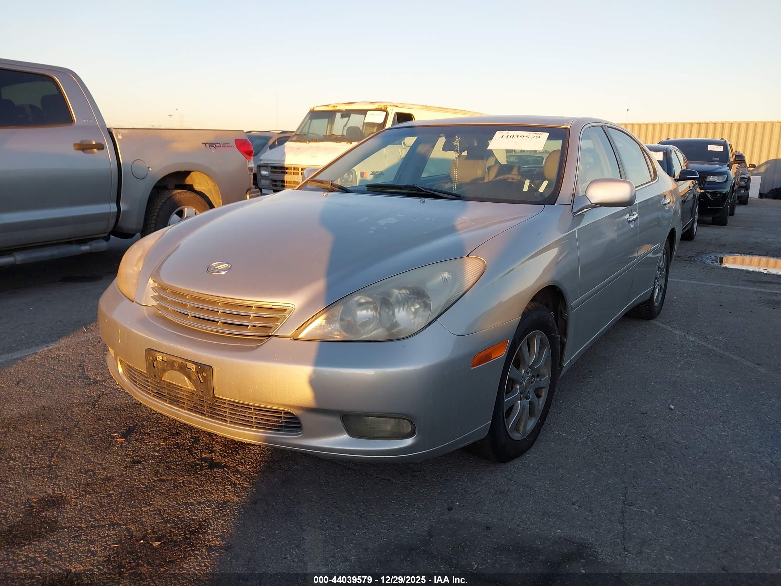 LEXUS ES image 2