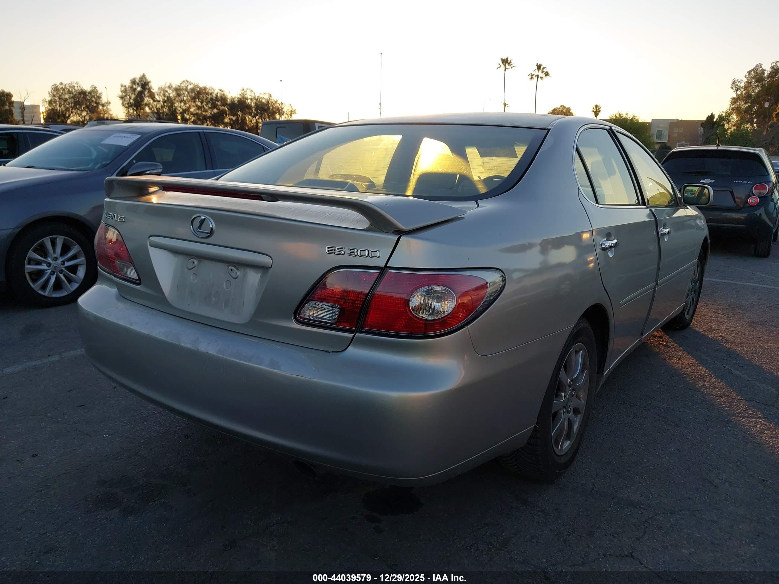 LEXUS ES image 4