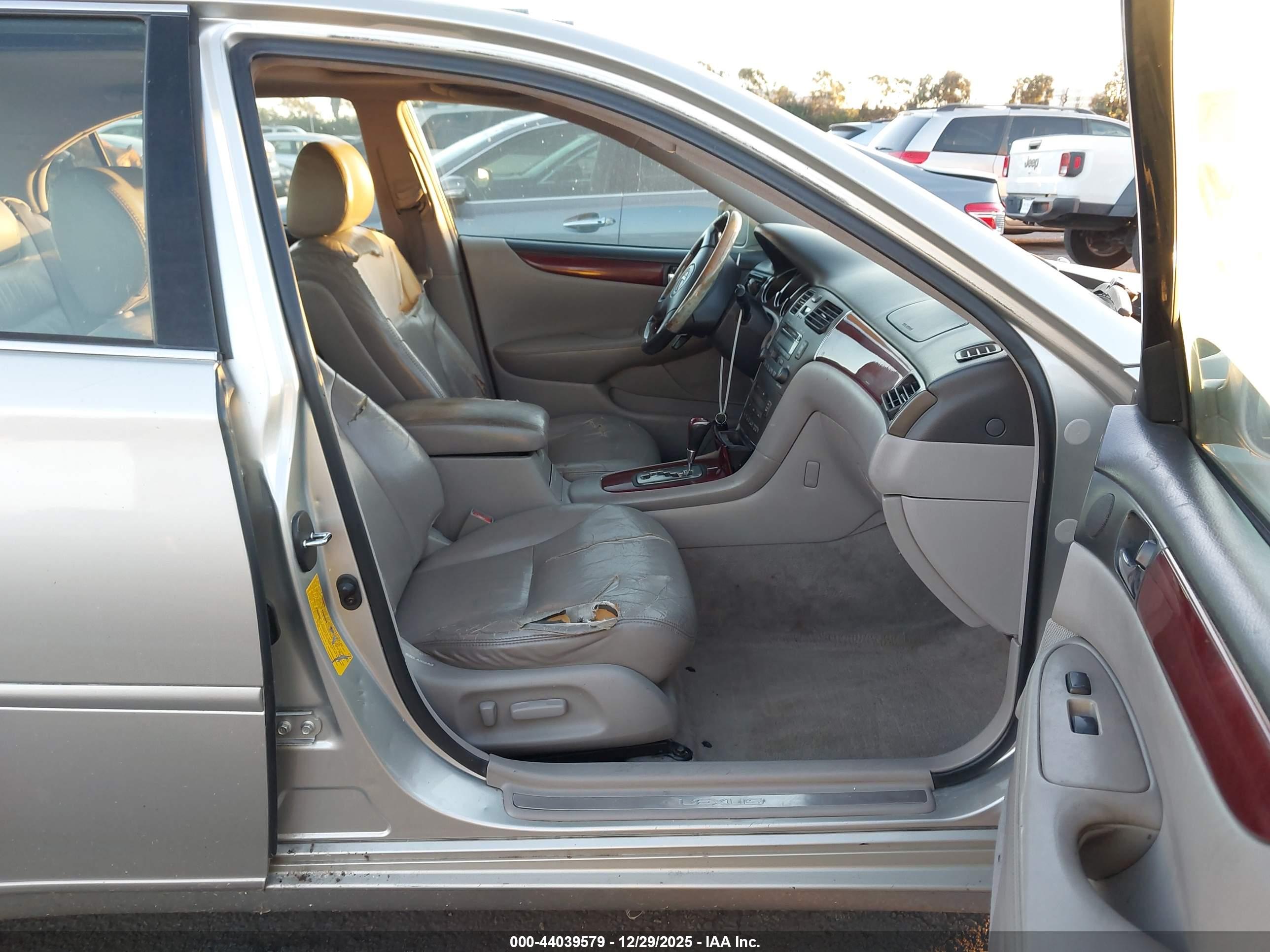 LEXUS ES image 5