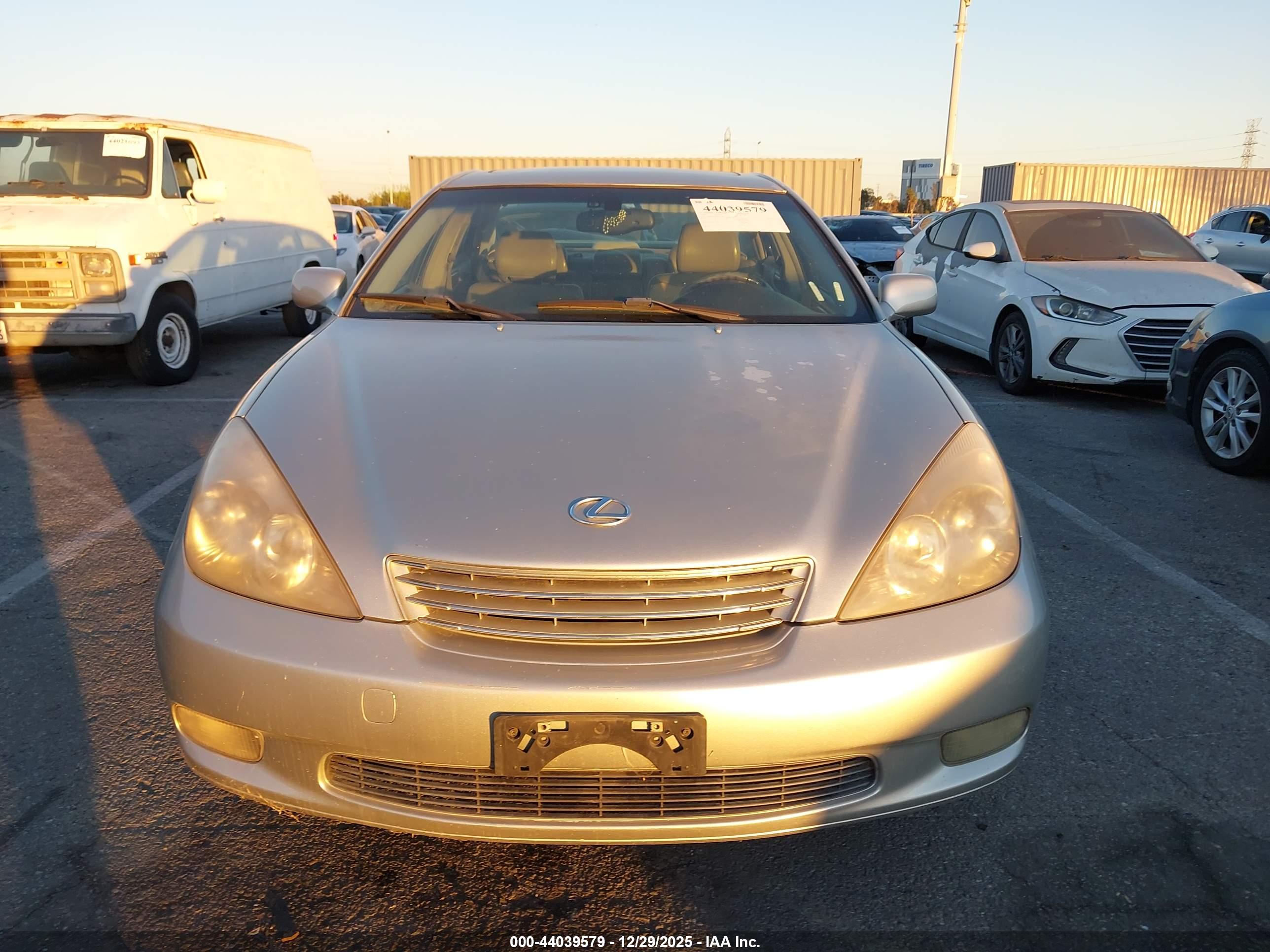 LEXUS ES image 6