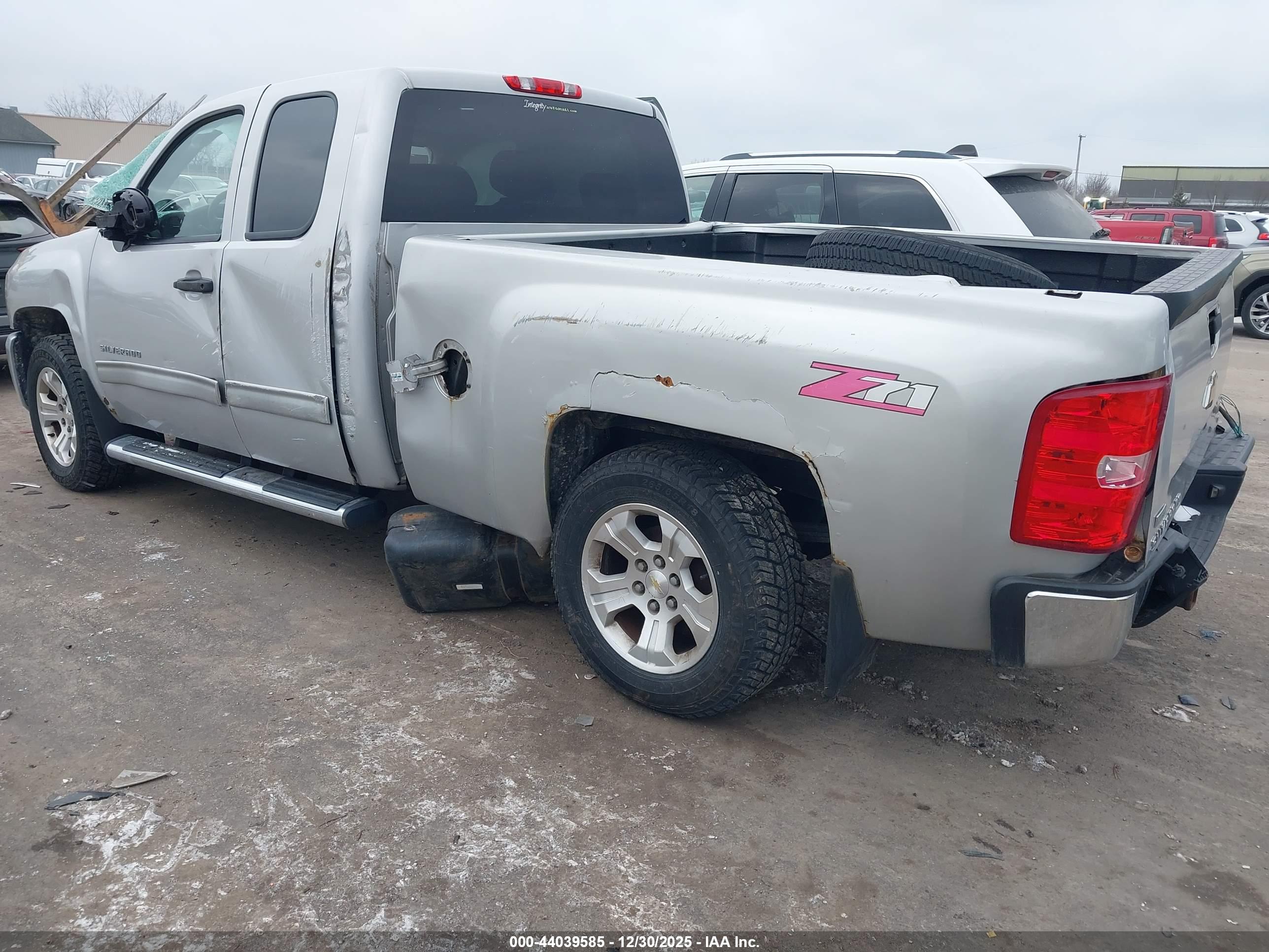 CHEVROLET SILVERADO image 3