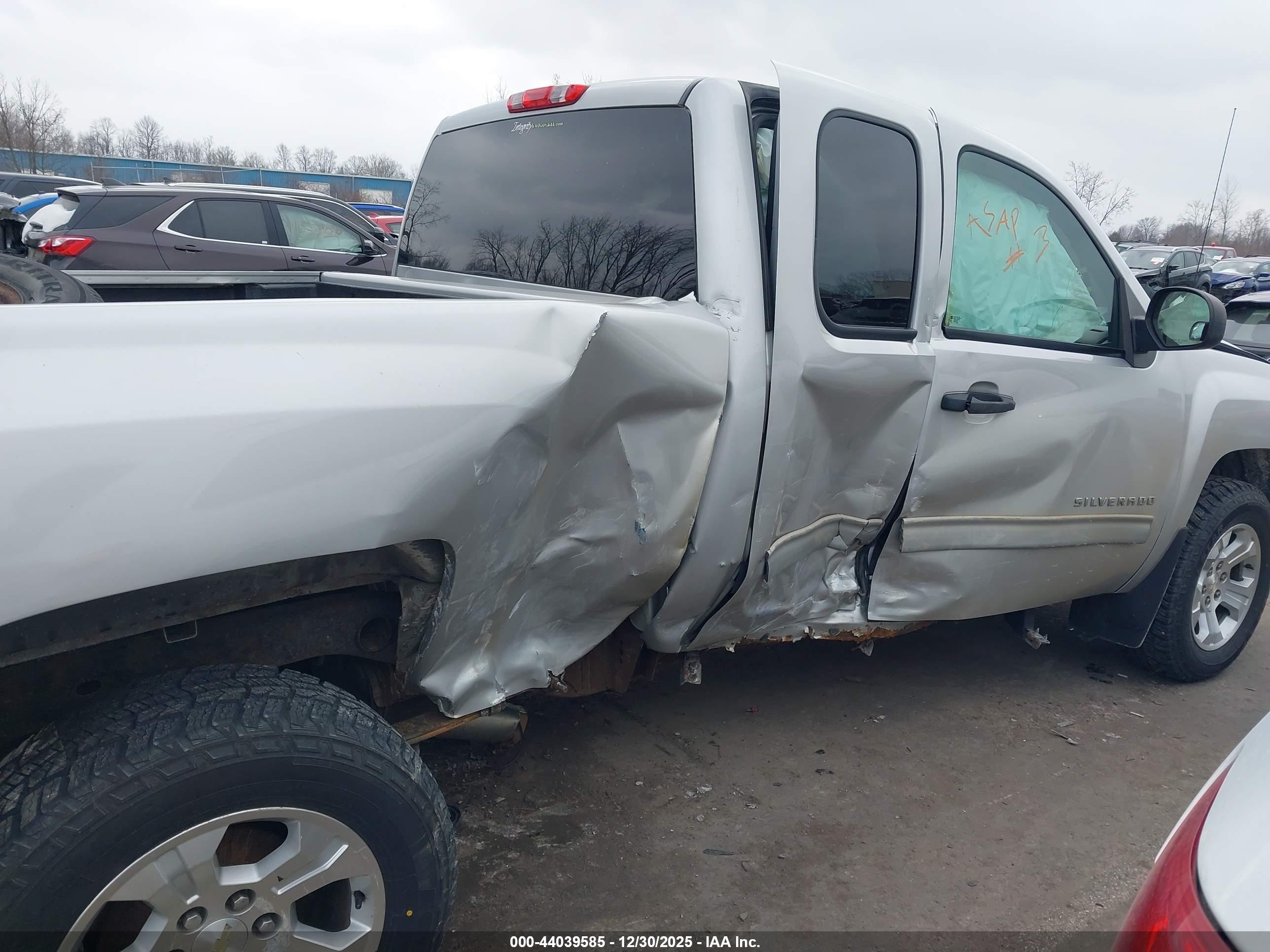 CHEVROLET SILVERADO image 6