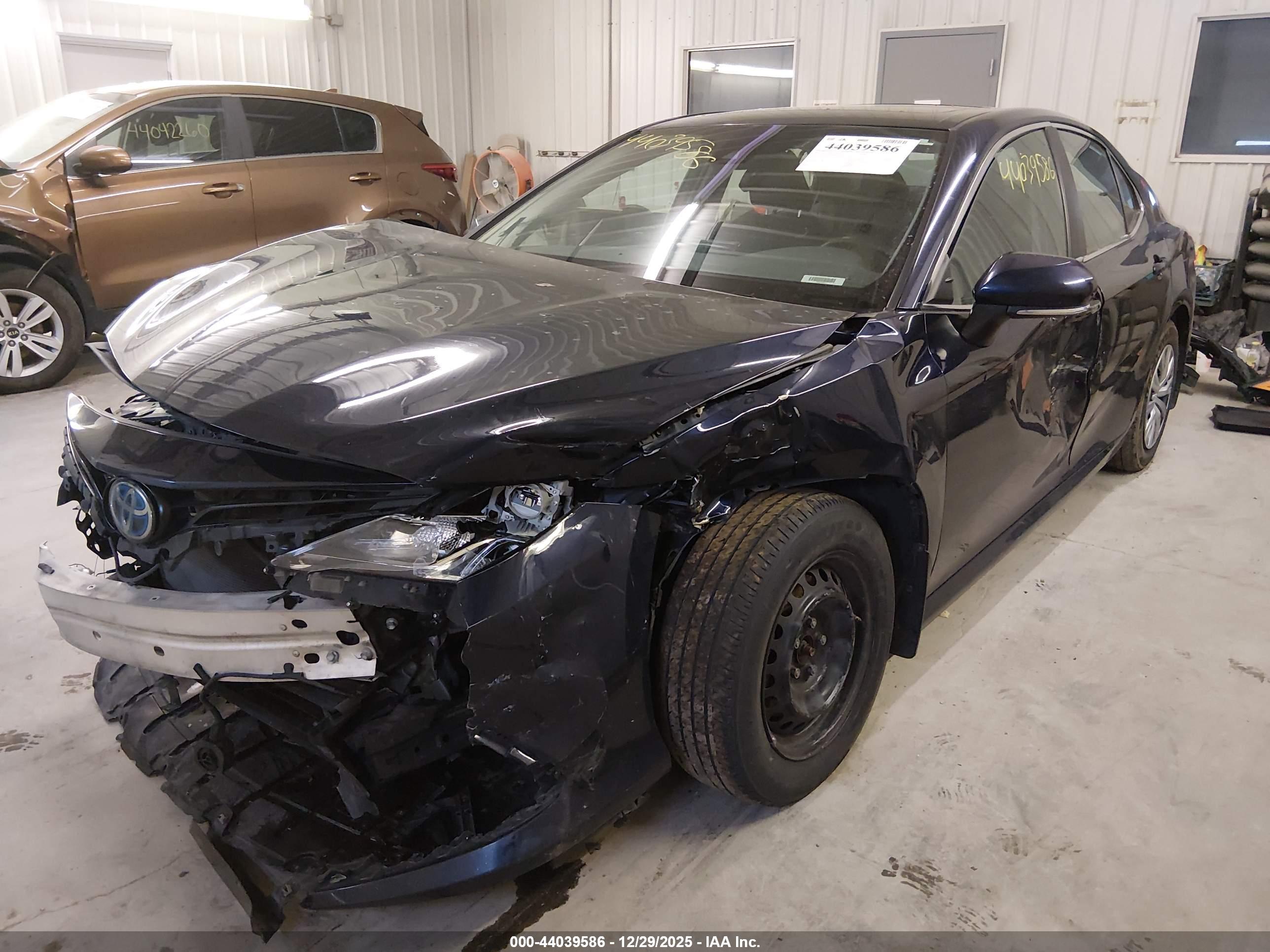 TOYOTA CAMRY image 2