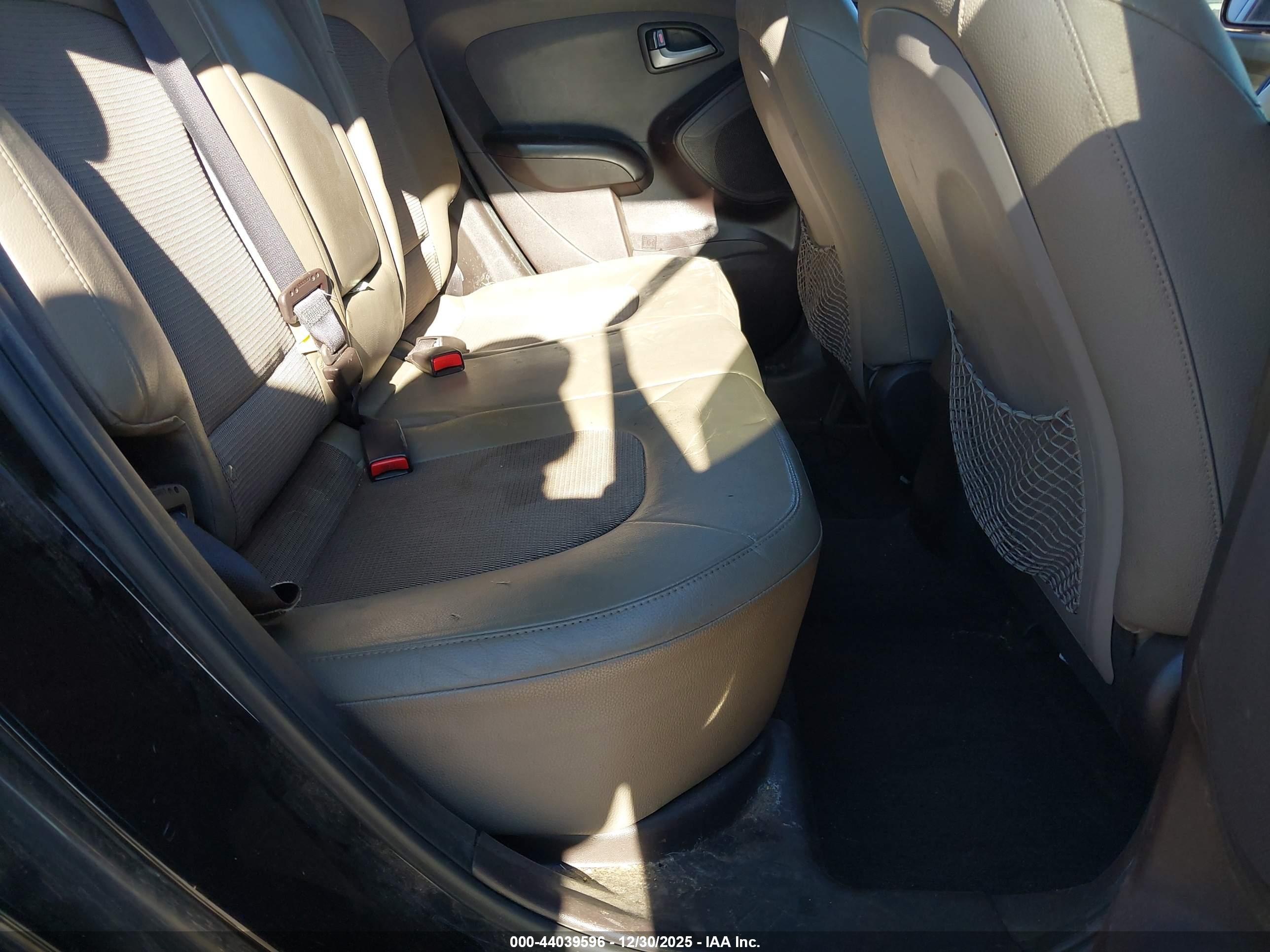 HYUNDAI TUCSON image 8