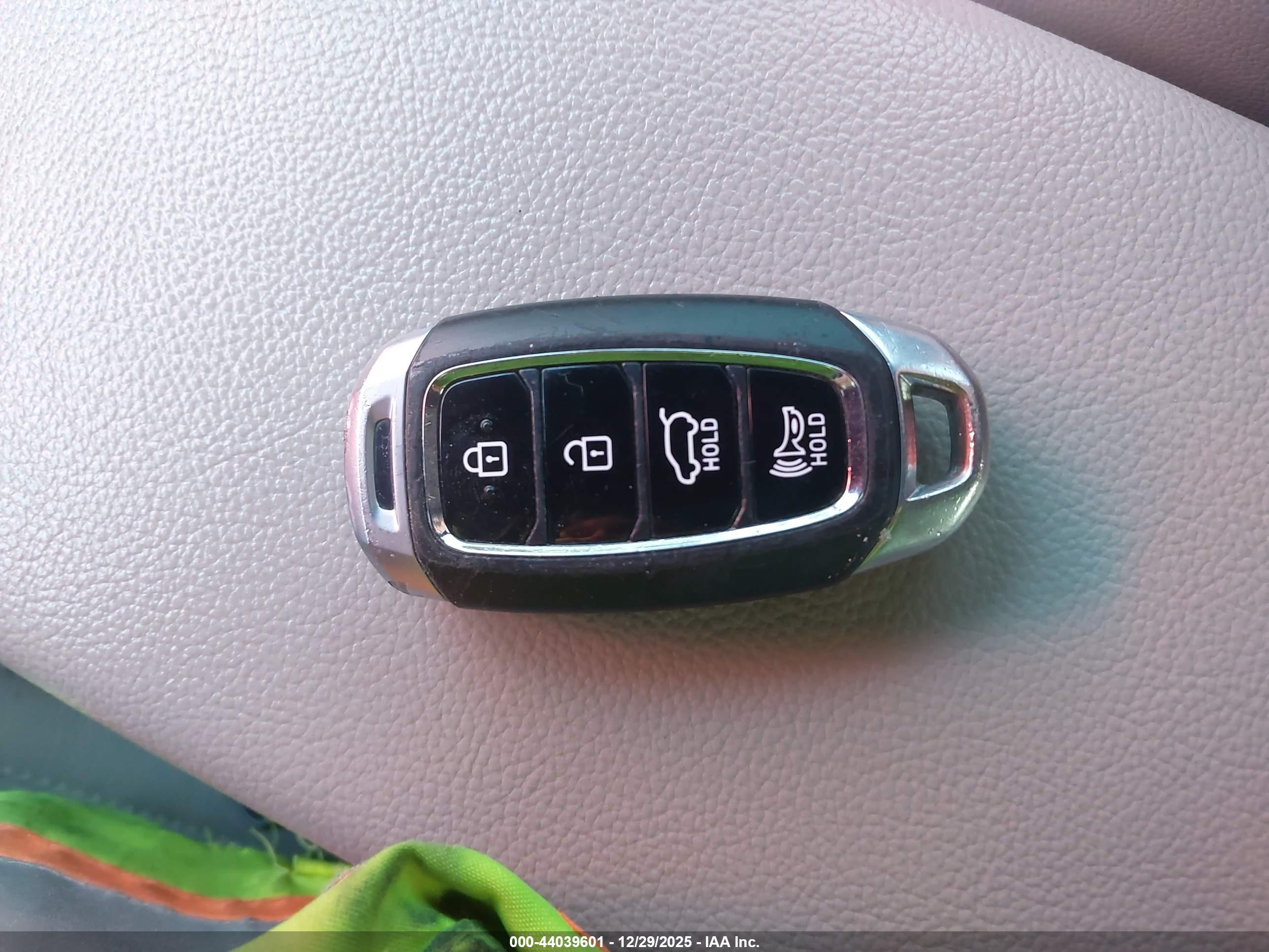 HYUNDAI VELOSTER image 11